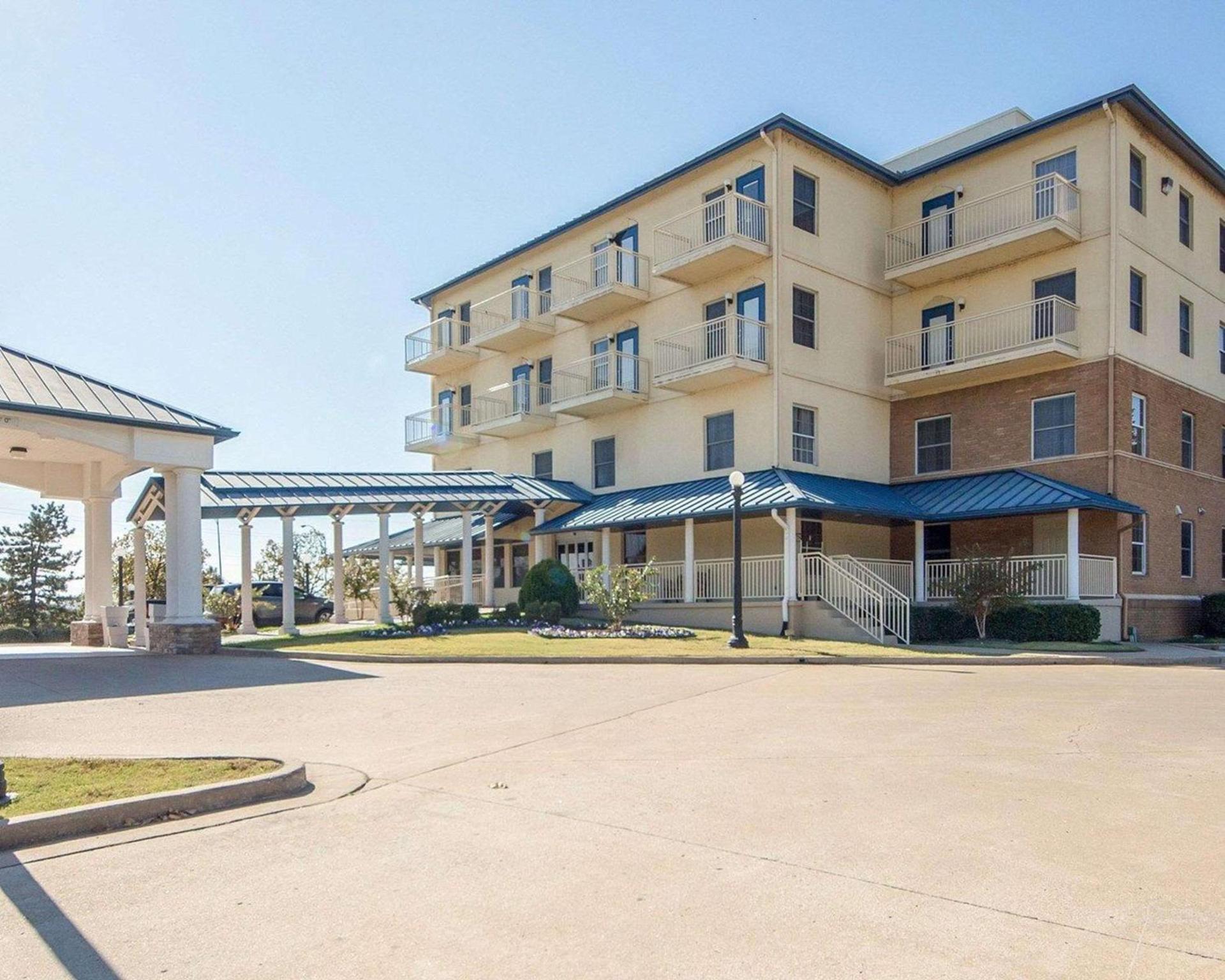 Quality Inn Tulsa-Downtown West photo 1