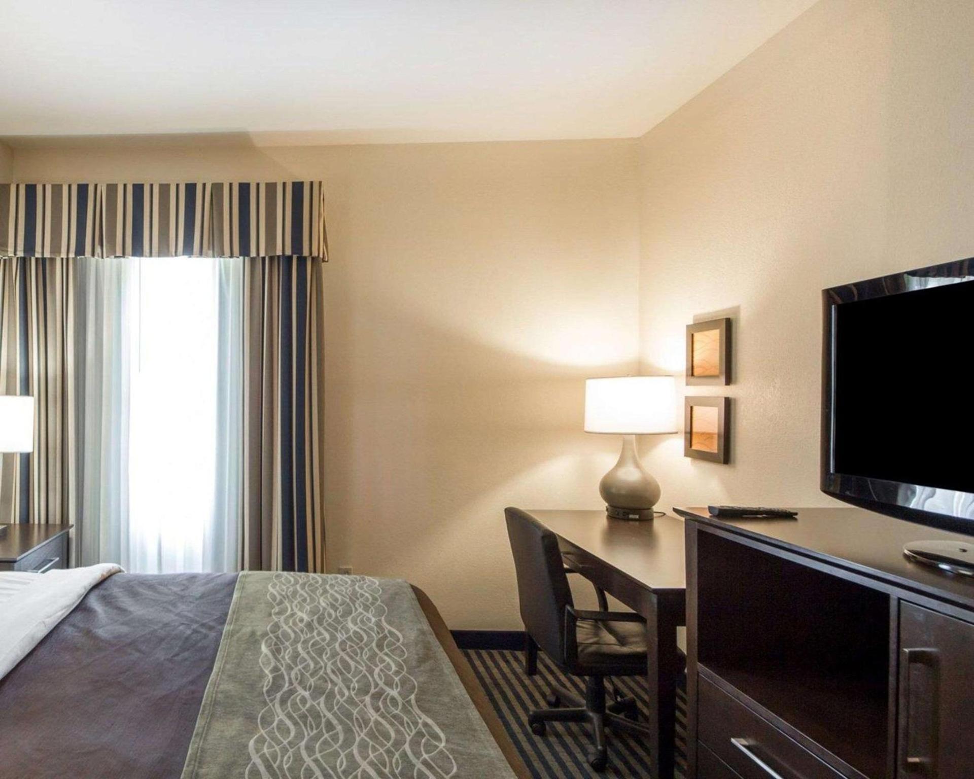 Quality Inn Tulsa-Downtown West photo 7