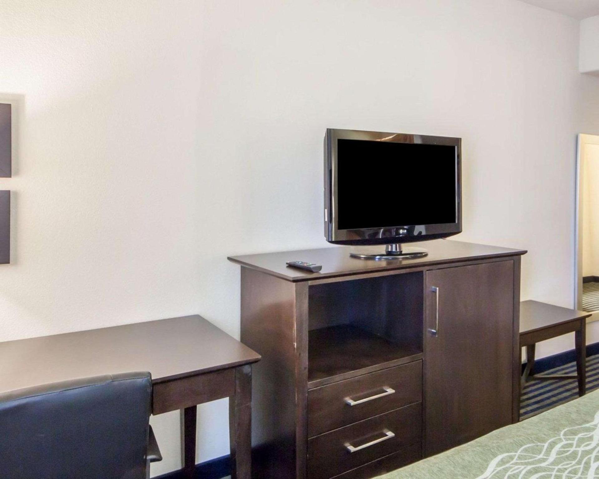 Quality Inn Tulsa-Downtown West photo 9
