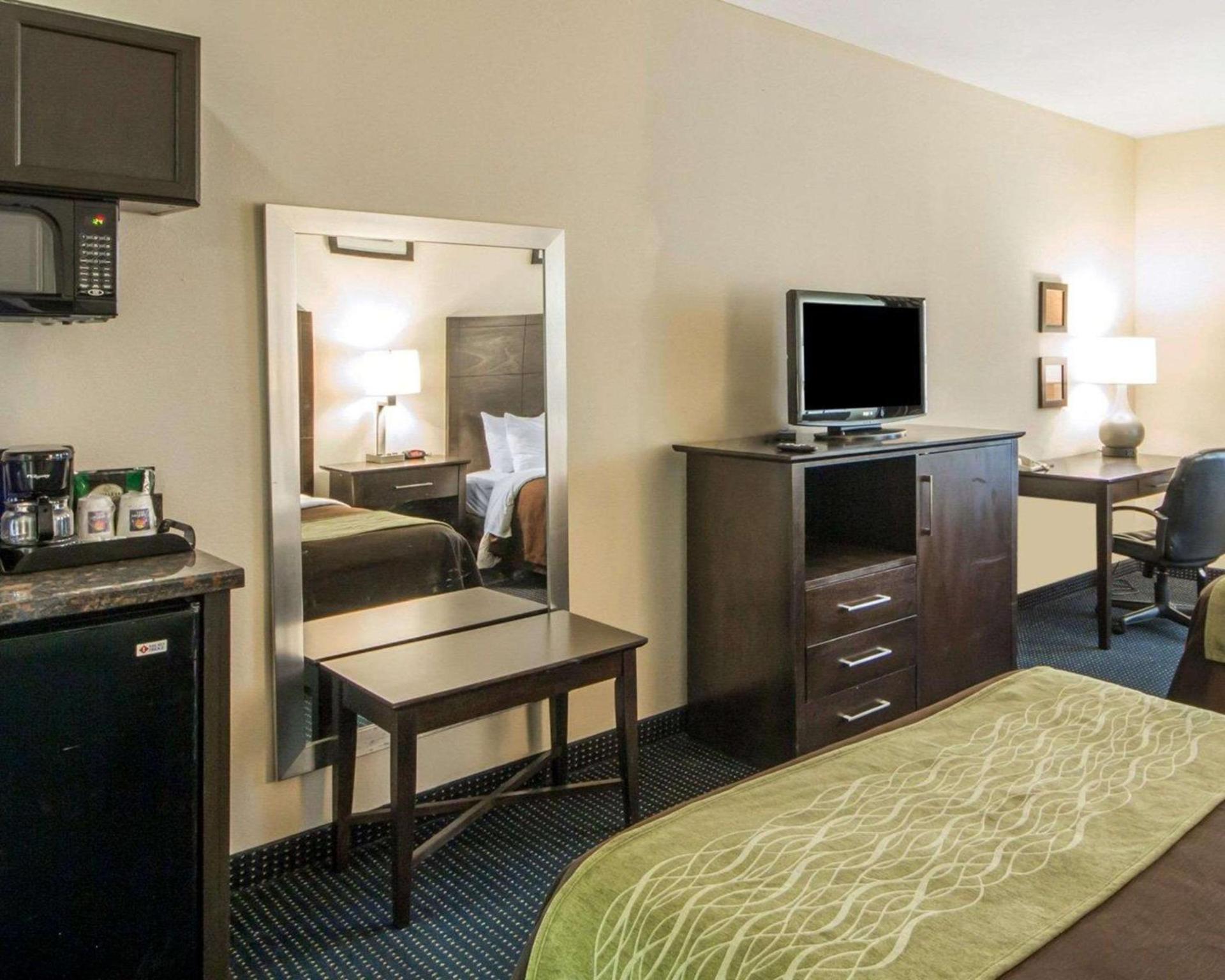 Quality Inn Tulsa-Downtown West photo 10