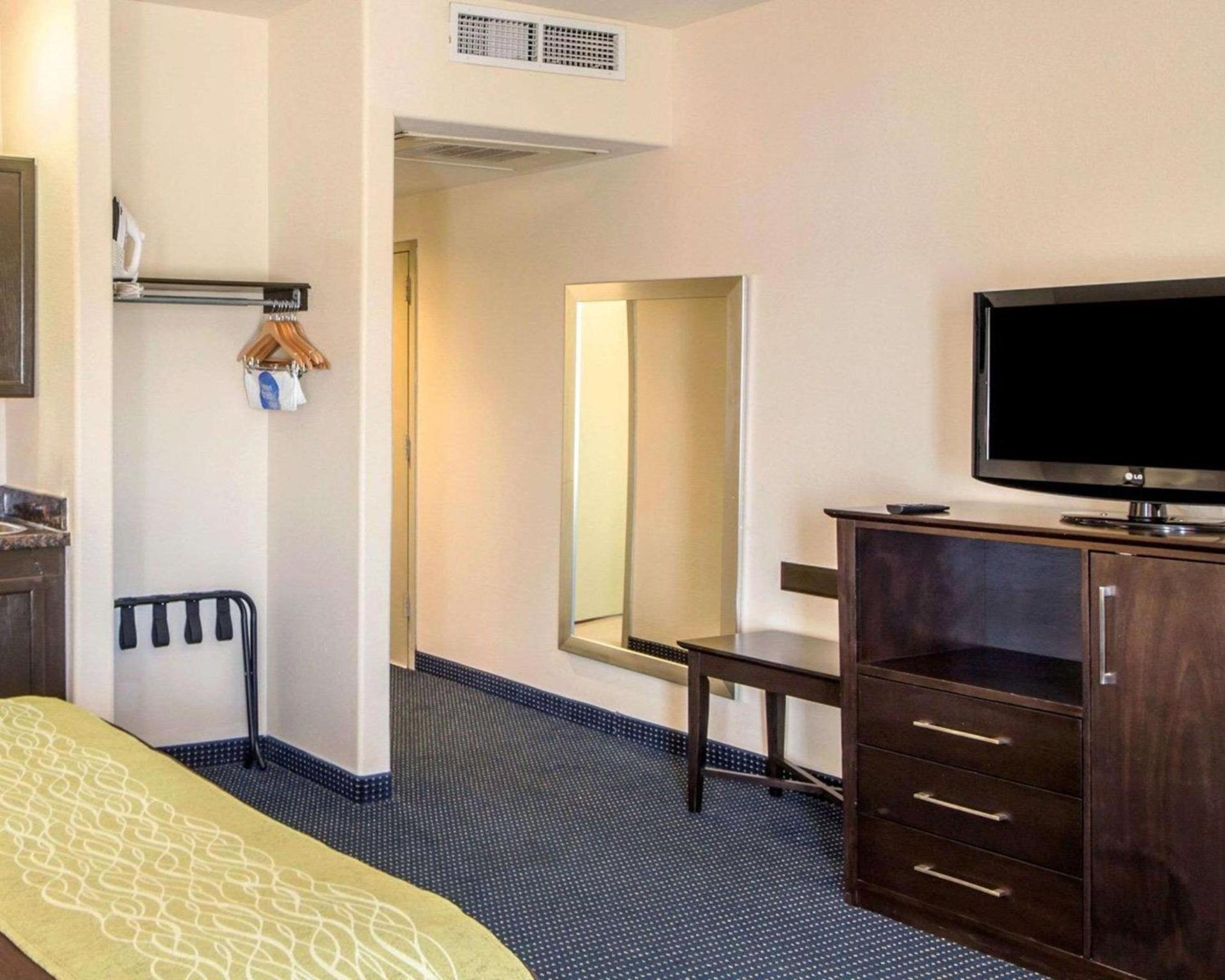 Quality Inn Tulsa-Downtown West photo 13