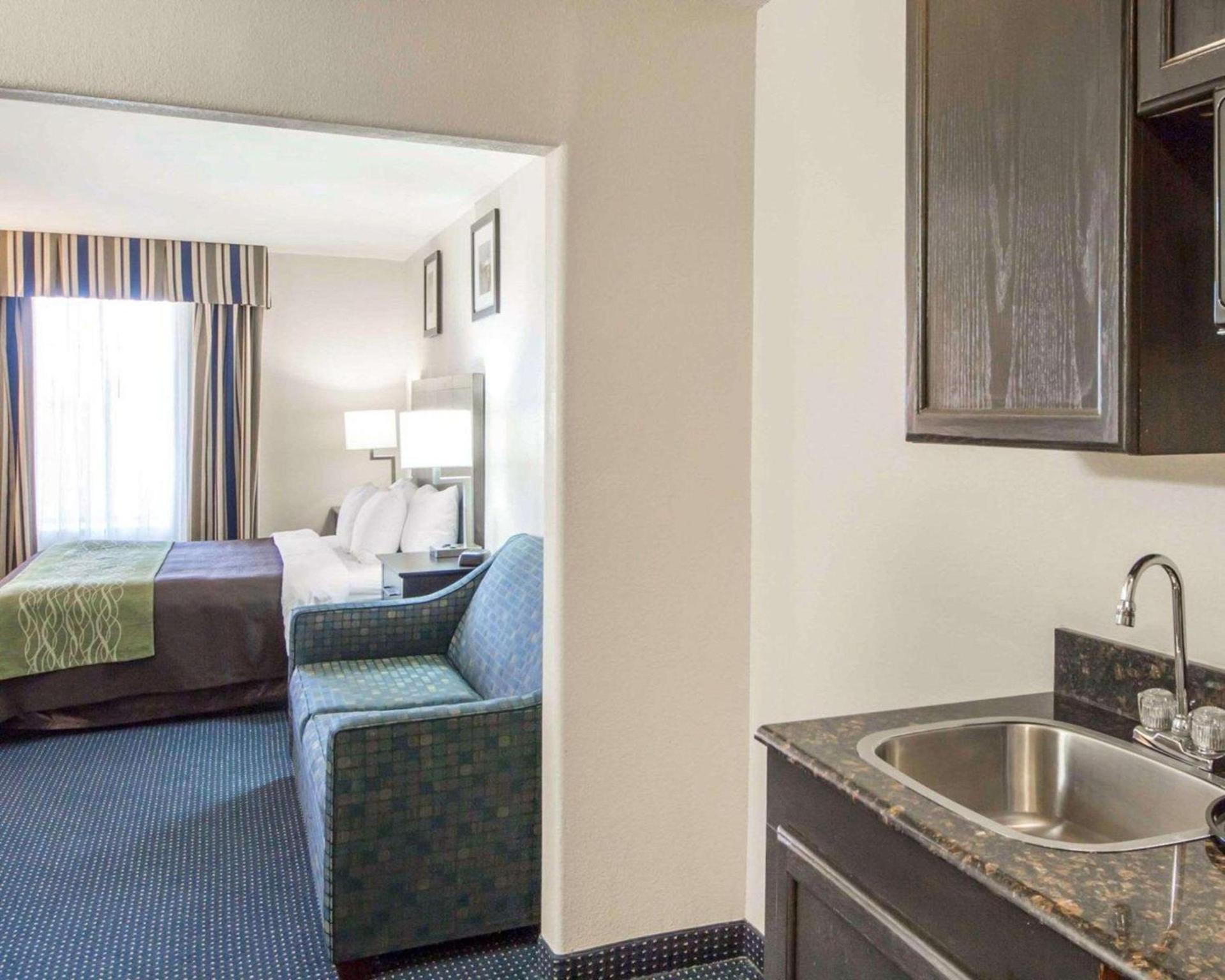 Quality Inn Tulsa-Downtown West photo 15