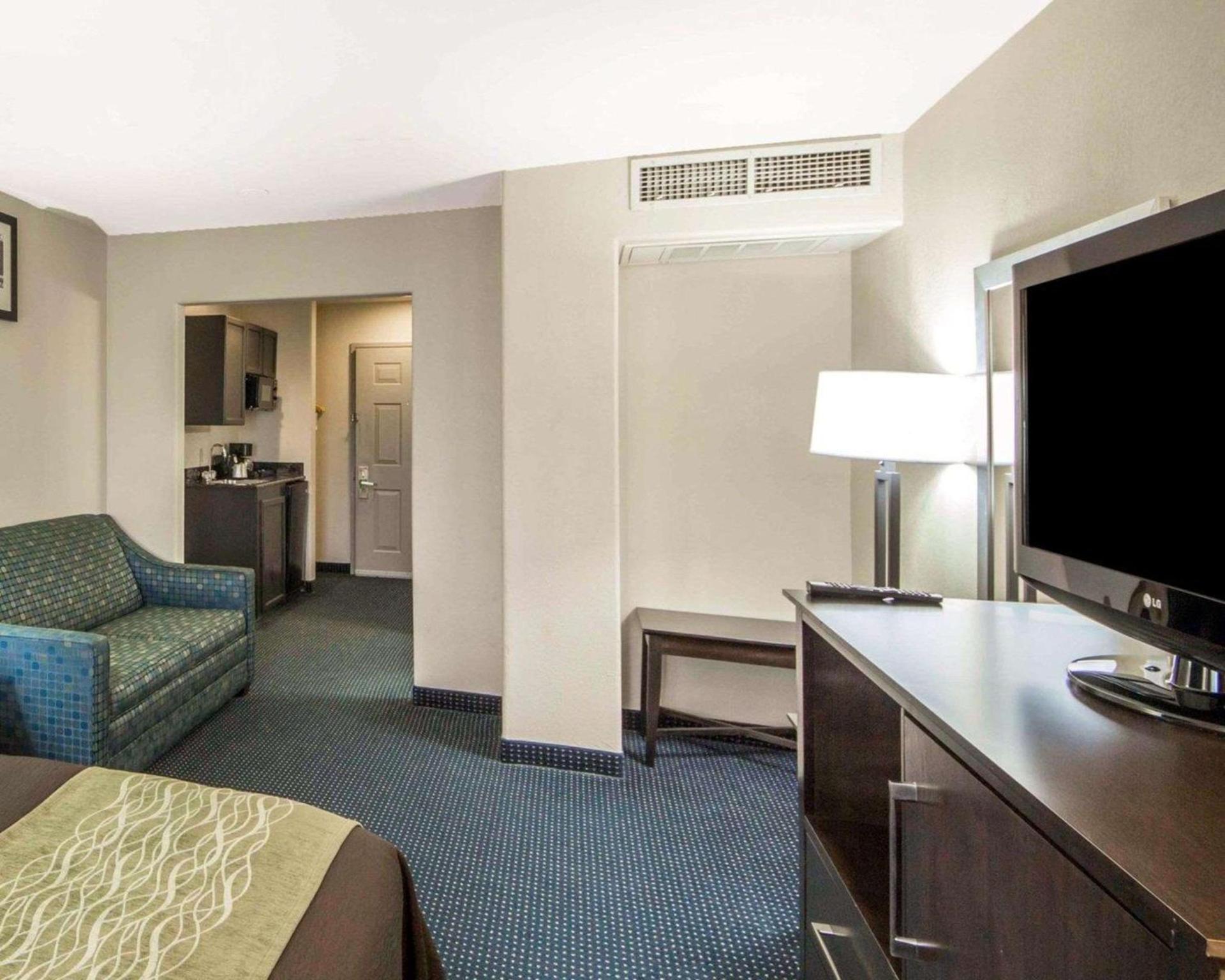 Quality Inn Tulsa-Downtown West photo 16