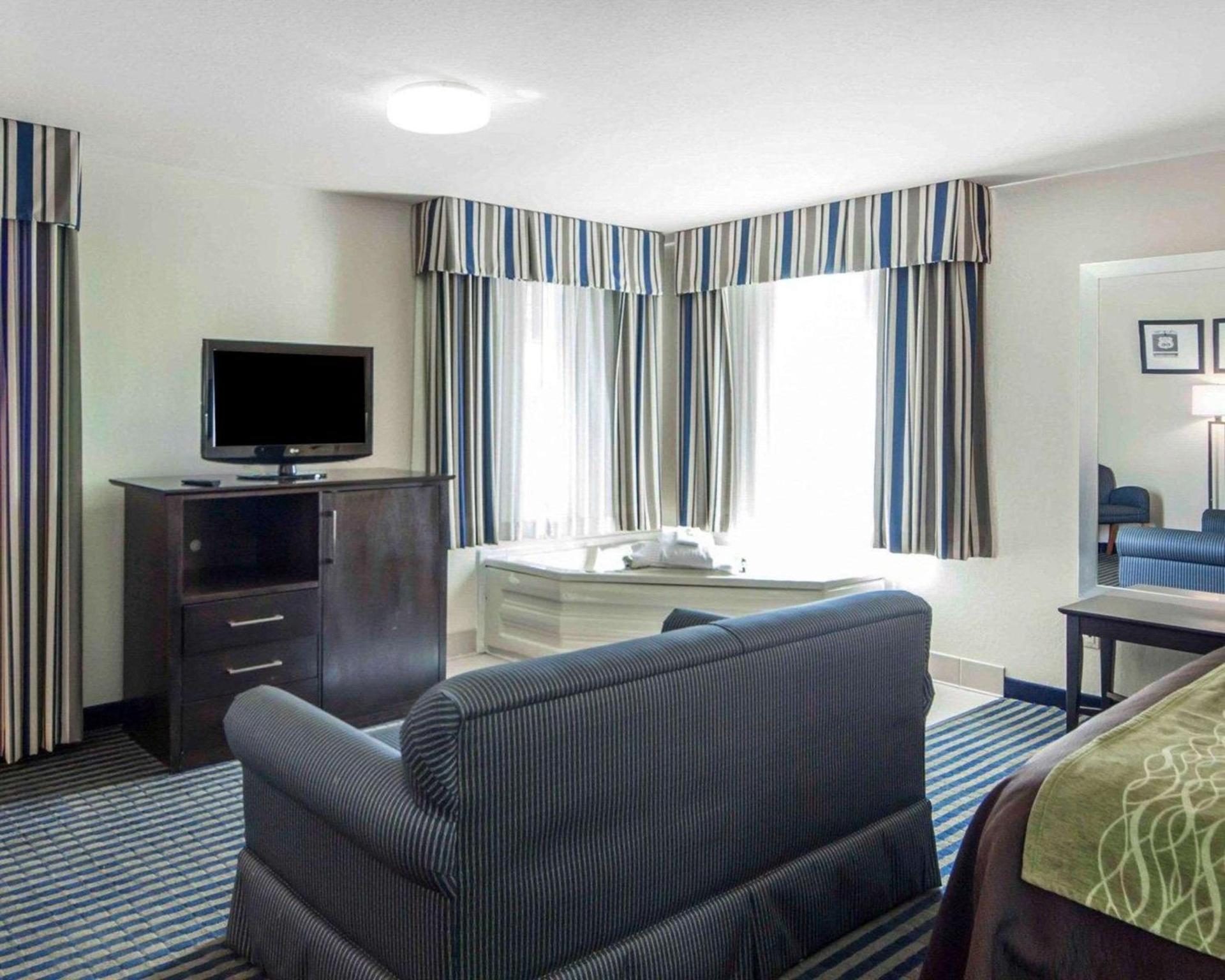 Quality Inn Tulsa-Downtown West photo 17