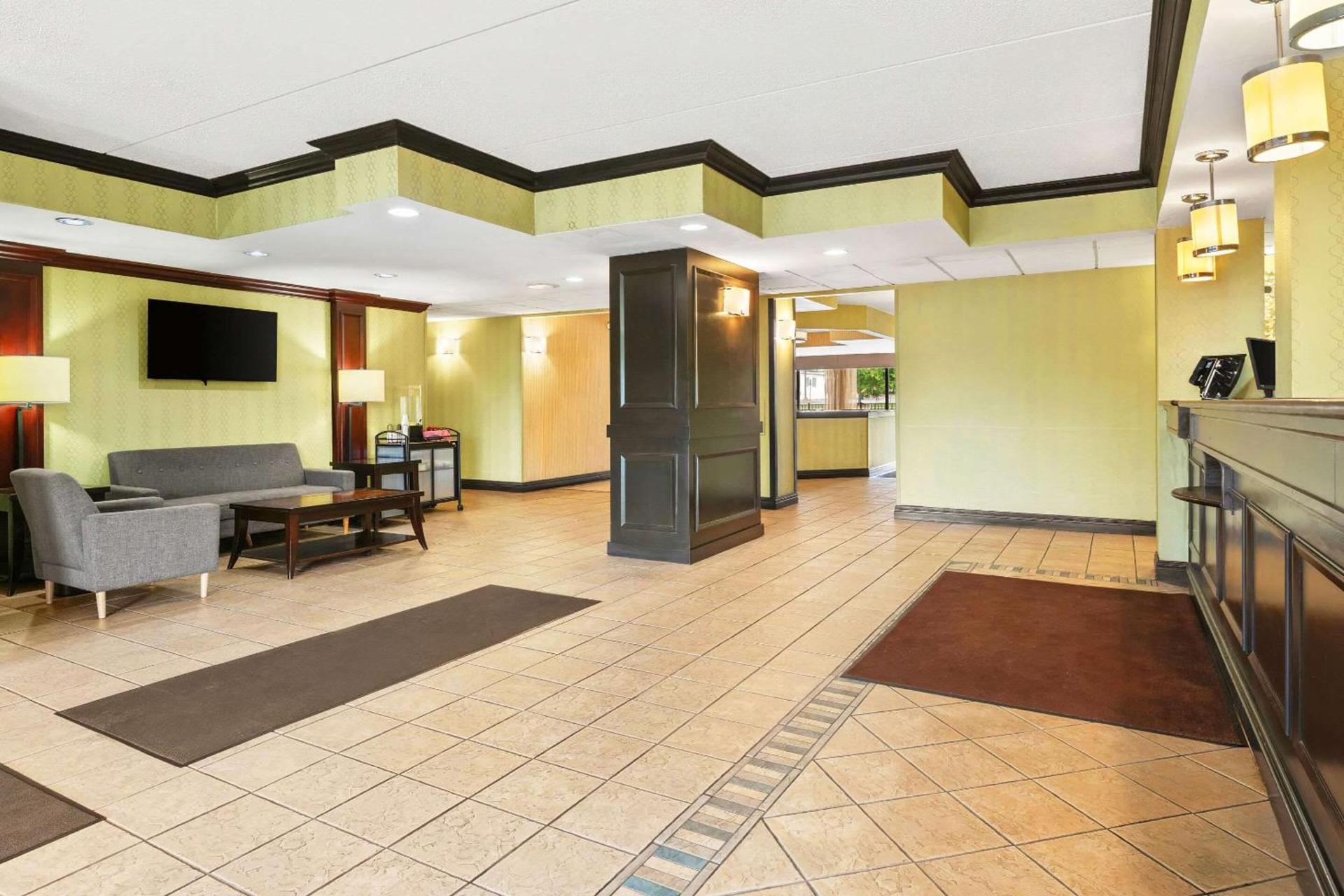 Comfort Inn Lehigh Valley West photo 11