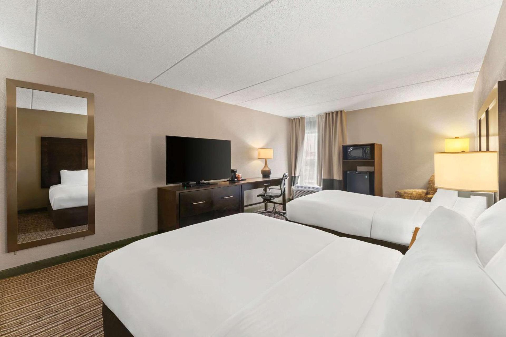 Comfort Inn Lehigh Valley West photo 13