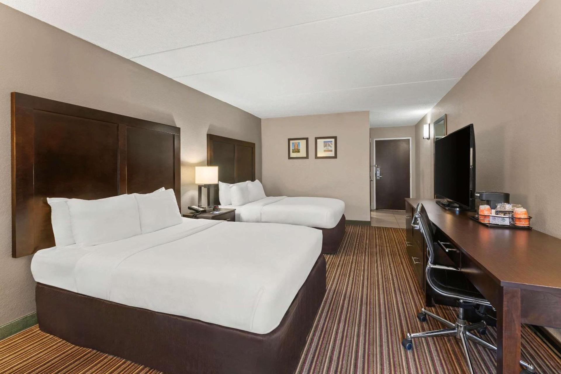 Comfort Inn Lehigh Valley West photo 14