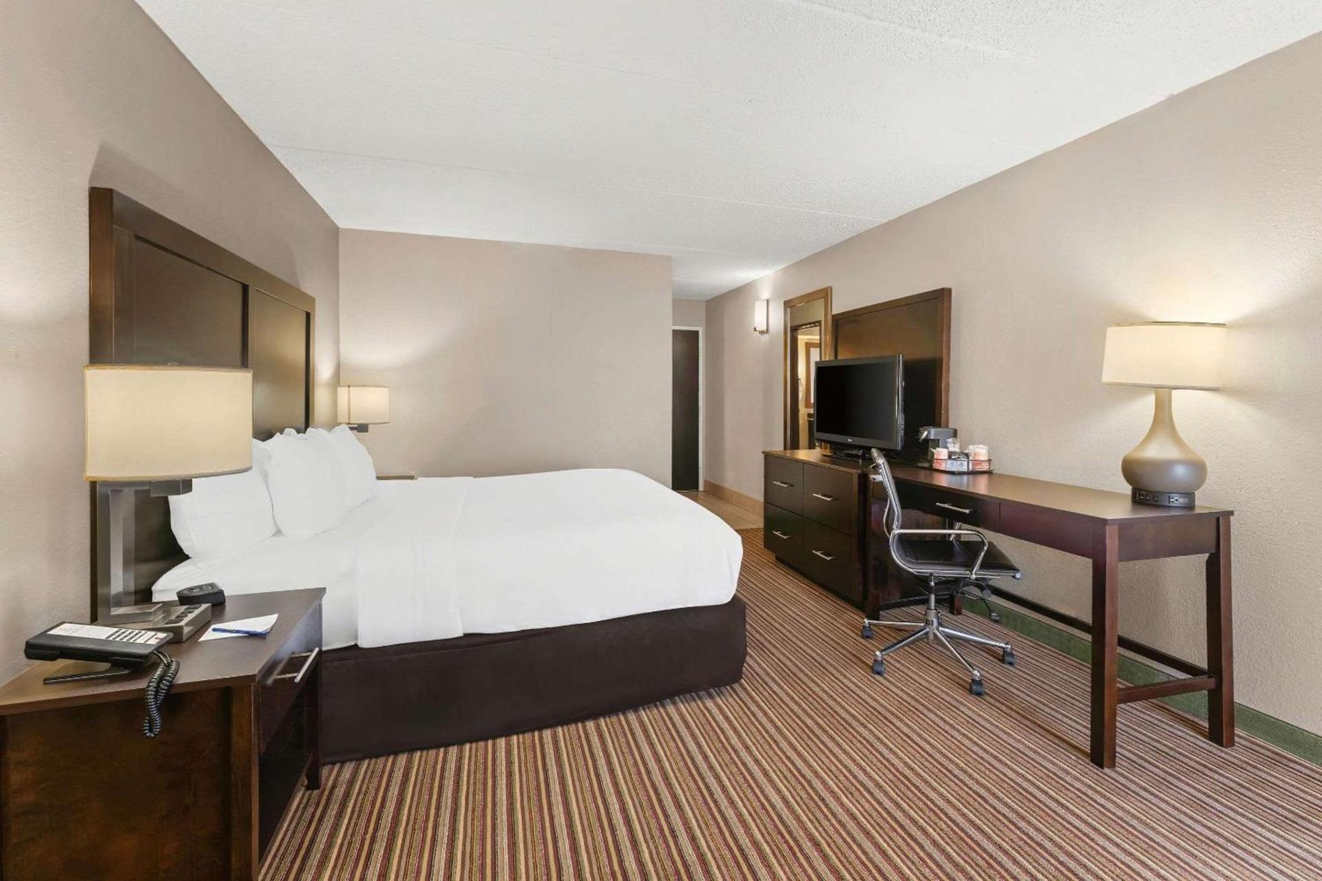 Comfort Inn Lehigh Valley West photo 19
