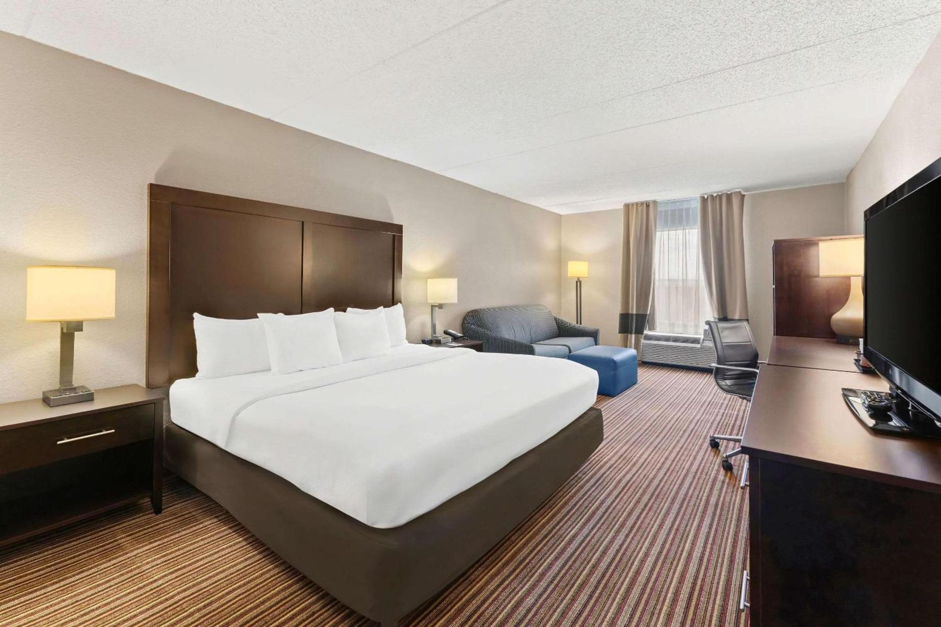 Comfort Inn Lehigh Valley West photo 27