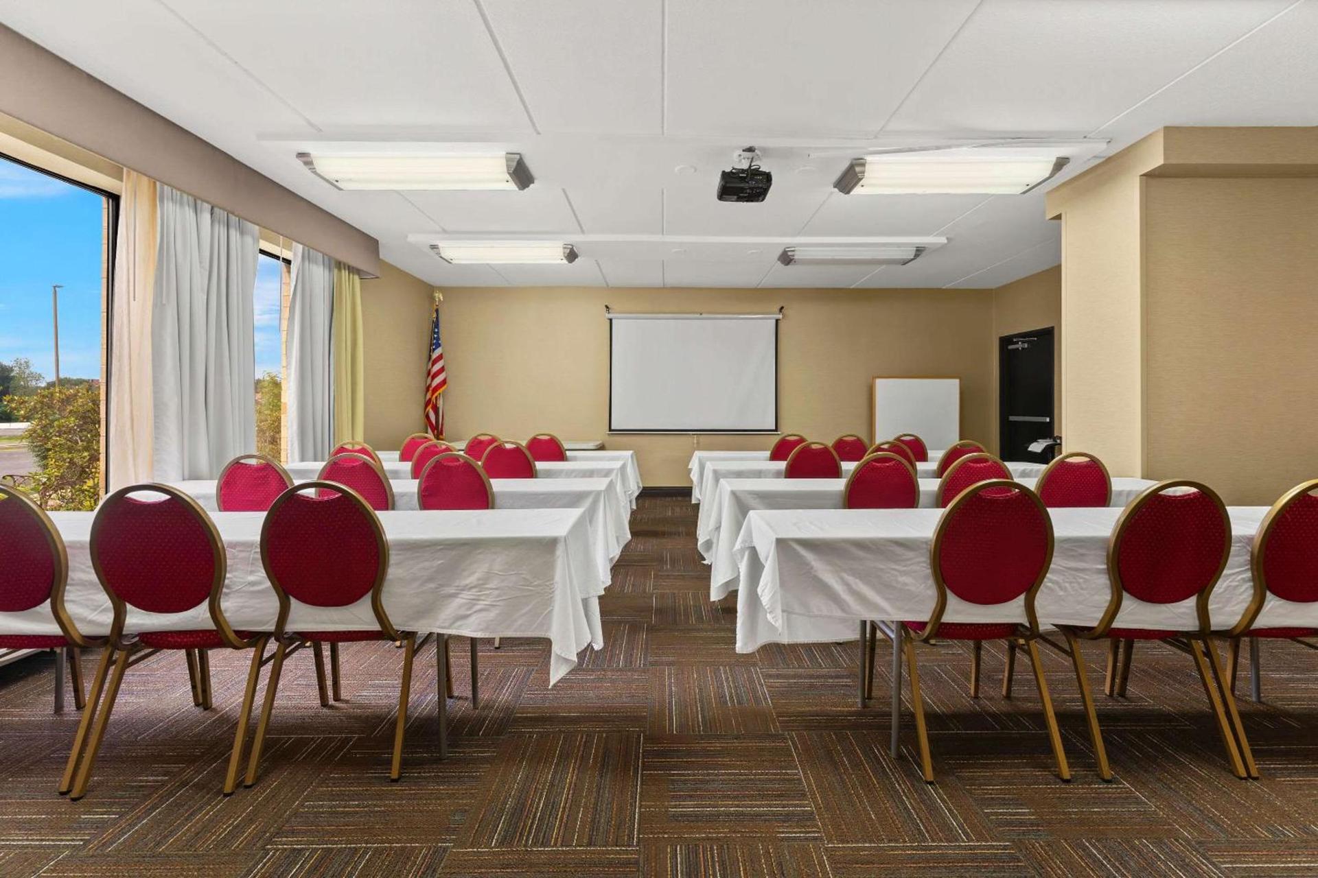 Comfort Inn Lehigh Valley West photo 31