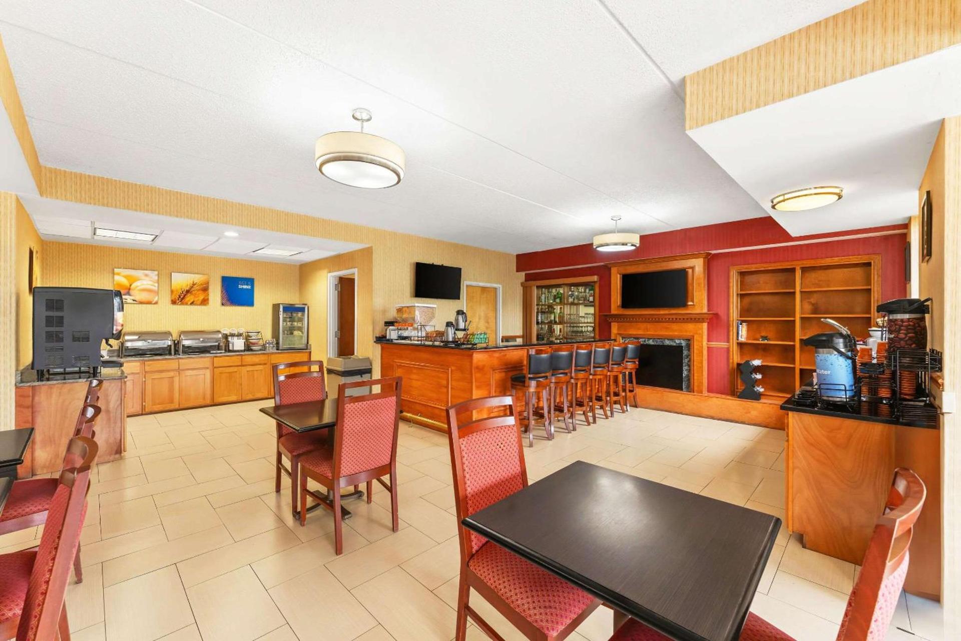 Comfort Inn Lehigh Valley West photo 33