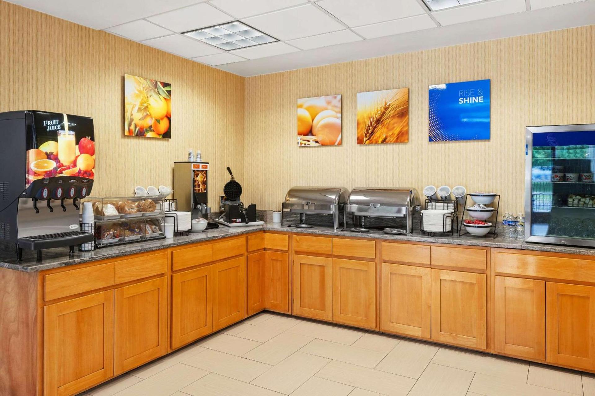 Comfort Inn Lehigh Valley West photo 34