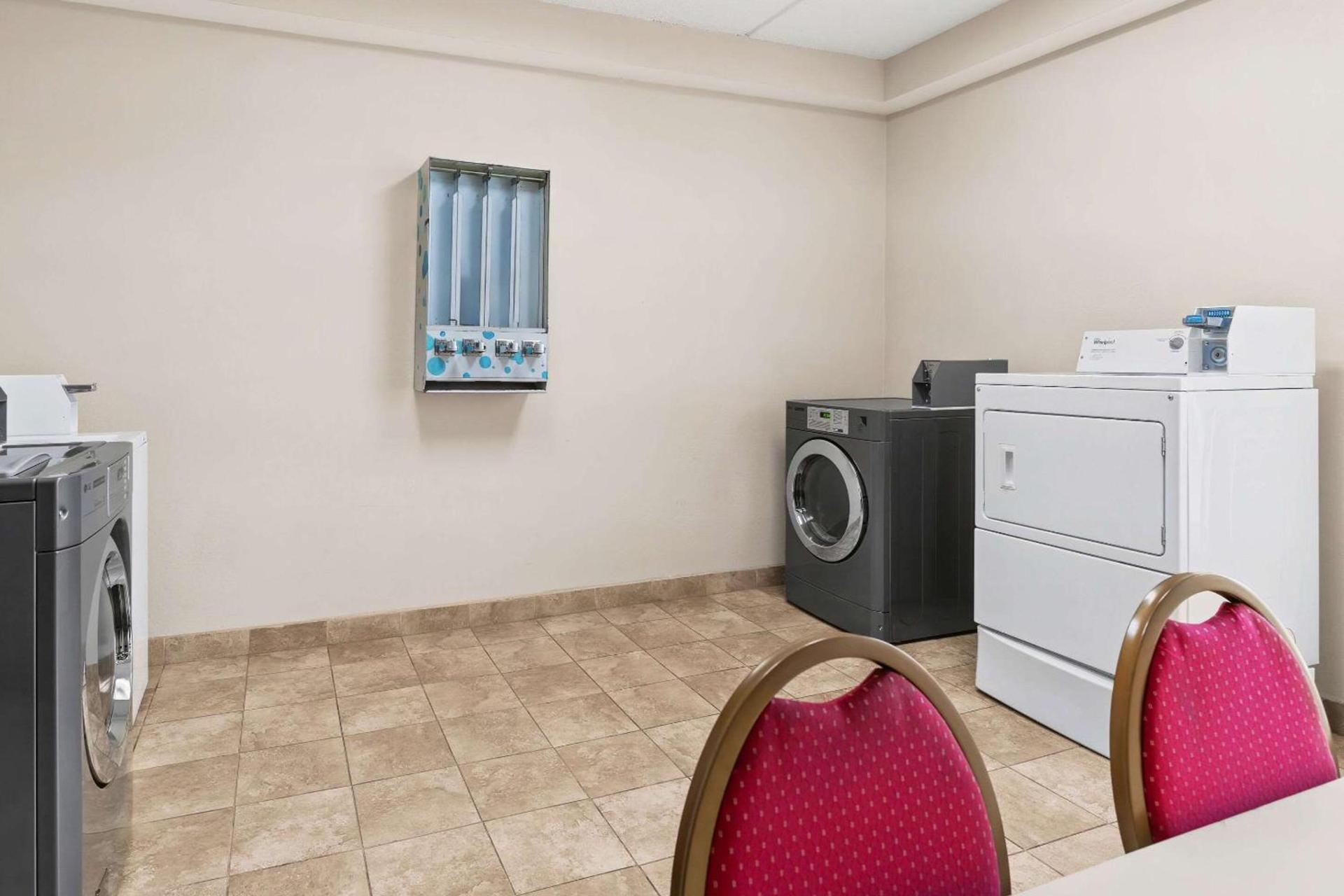 Comfort Inn Lehigh Valley West photo 36