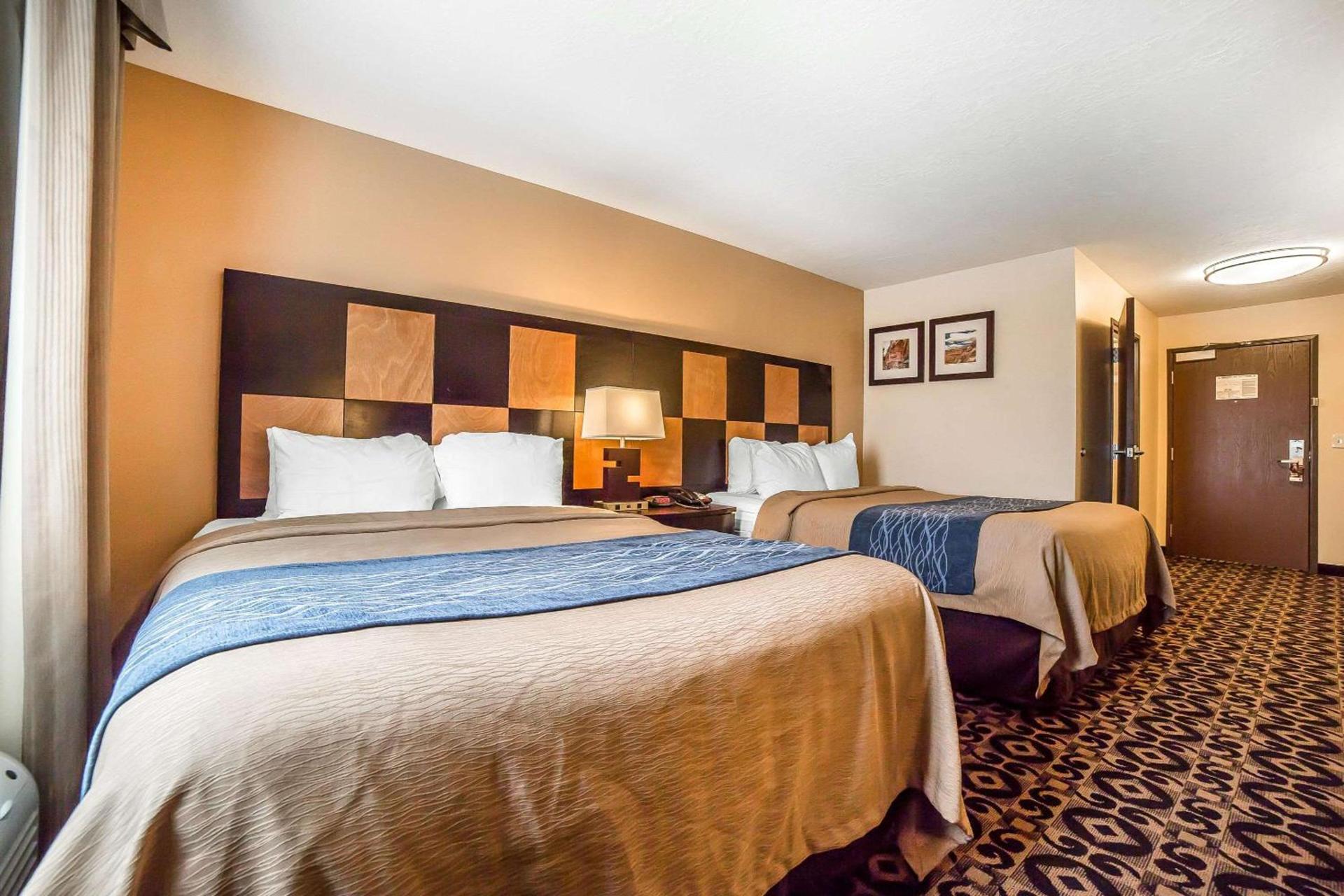Comfort Inn Ballard-Roosevelt photo 9