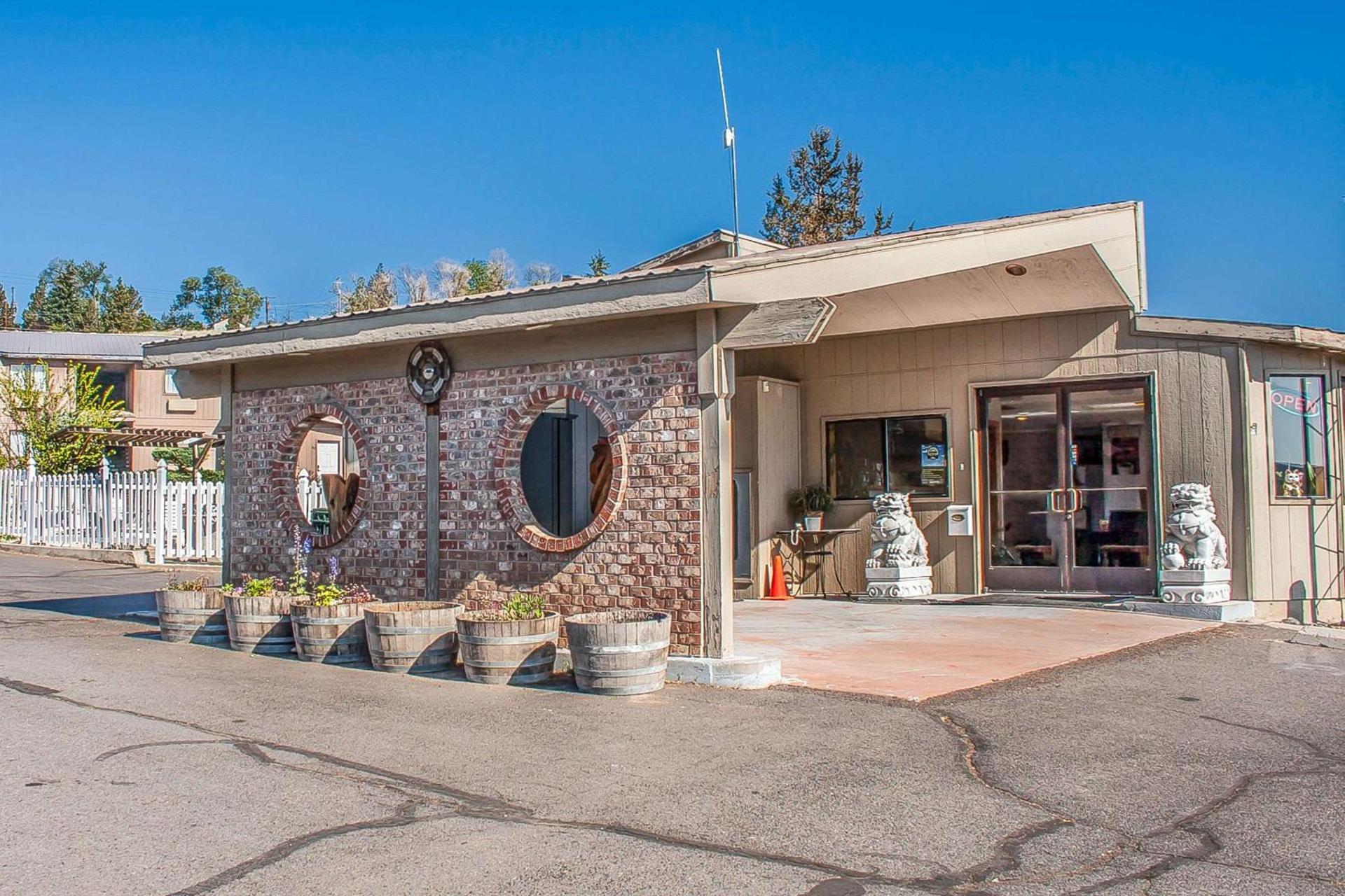 Econo Lodge Inn & Suites Madras photo 3