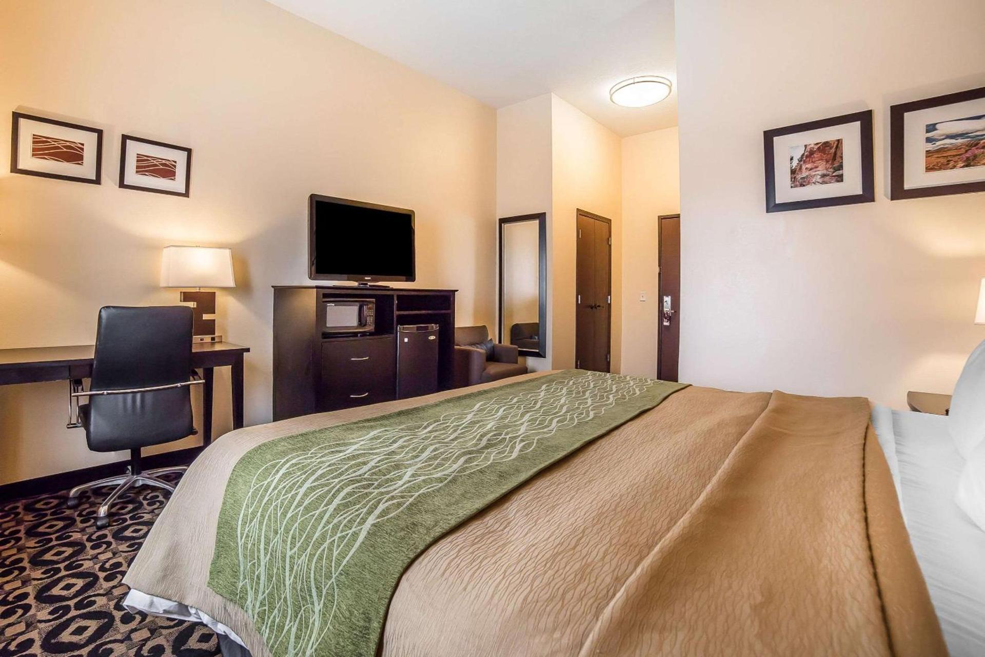 Comfort Inn Ballard-Roosevelt photo 12