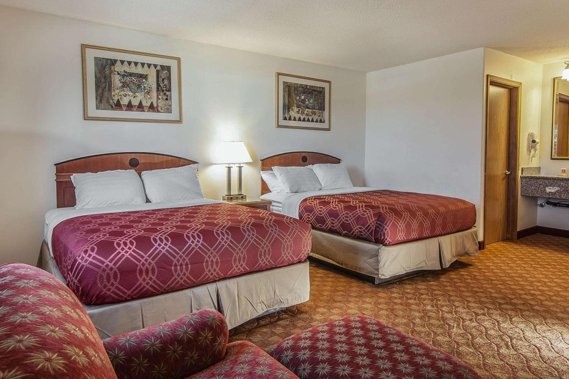 Econo Lodge Inn & Suites Madras photo 10