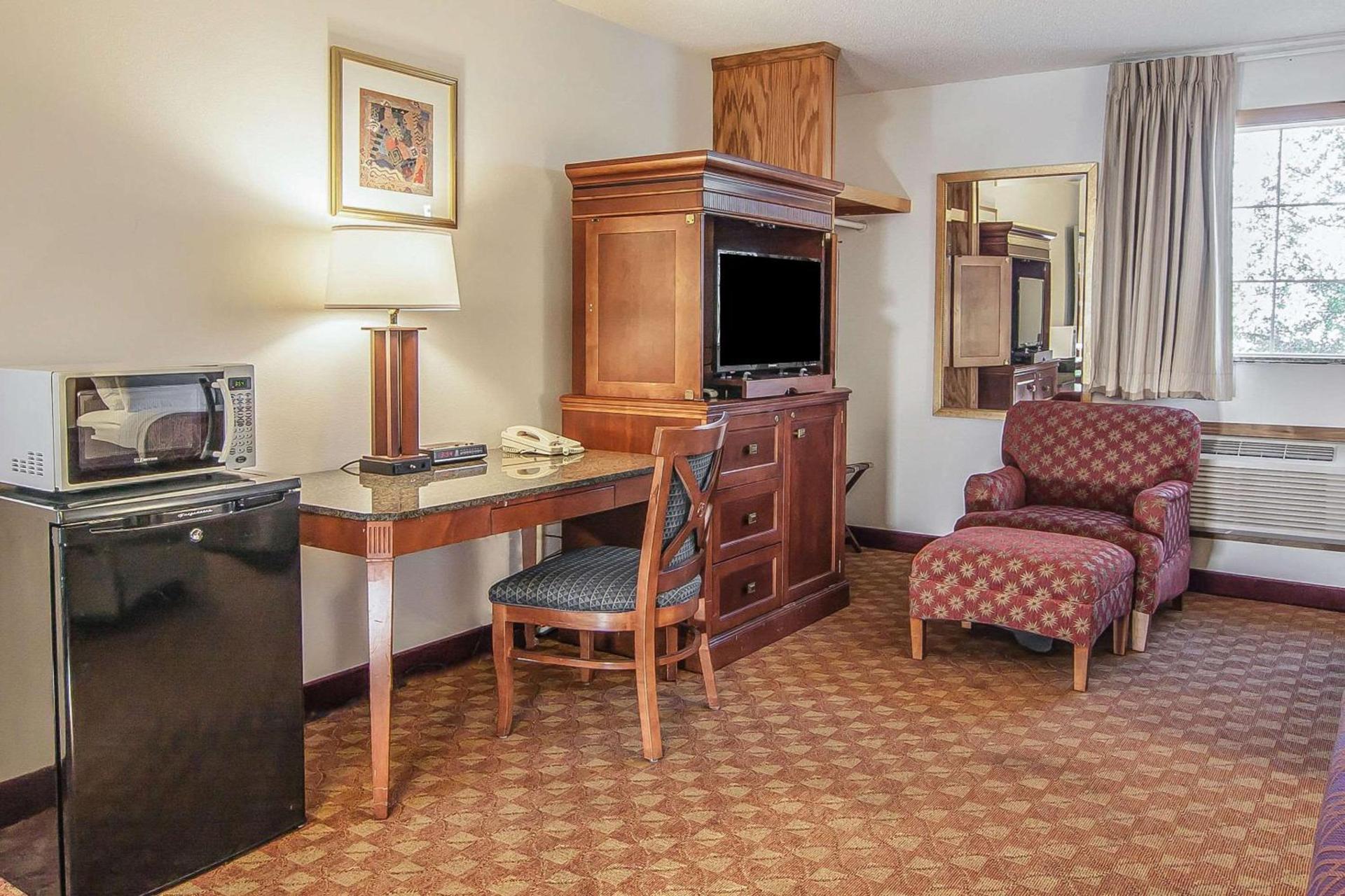 Econo Lodge Inn & Suites Madras photo 9