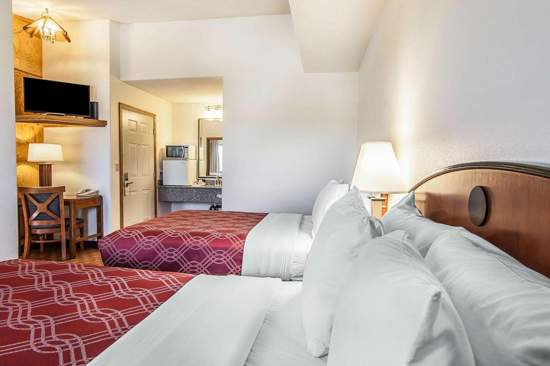 Econo Lodge Inn & Suites Madras photo 8