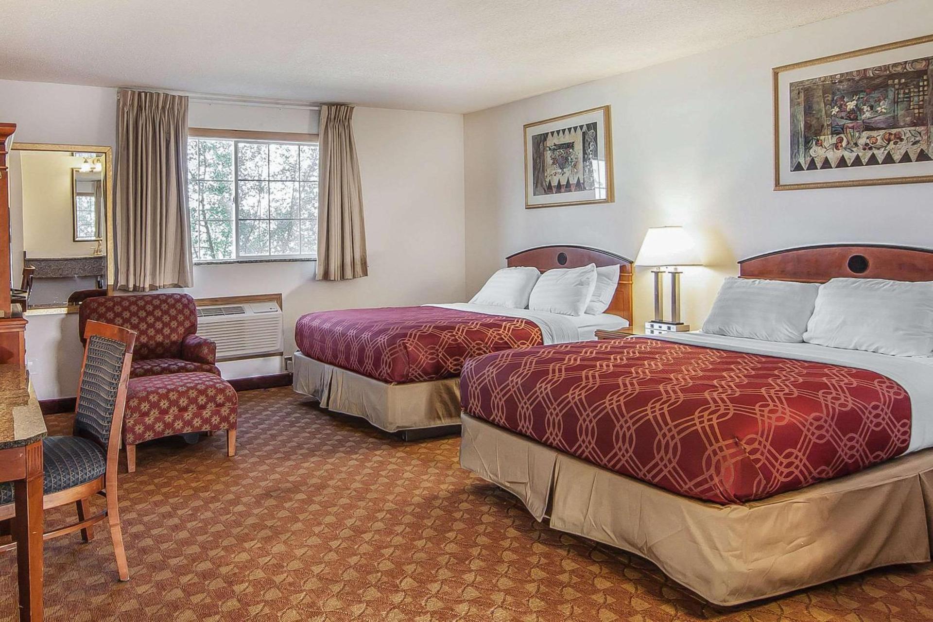 Econo Lodge Inn & Suites Madras photo 11