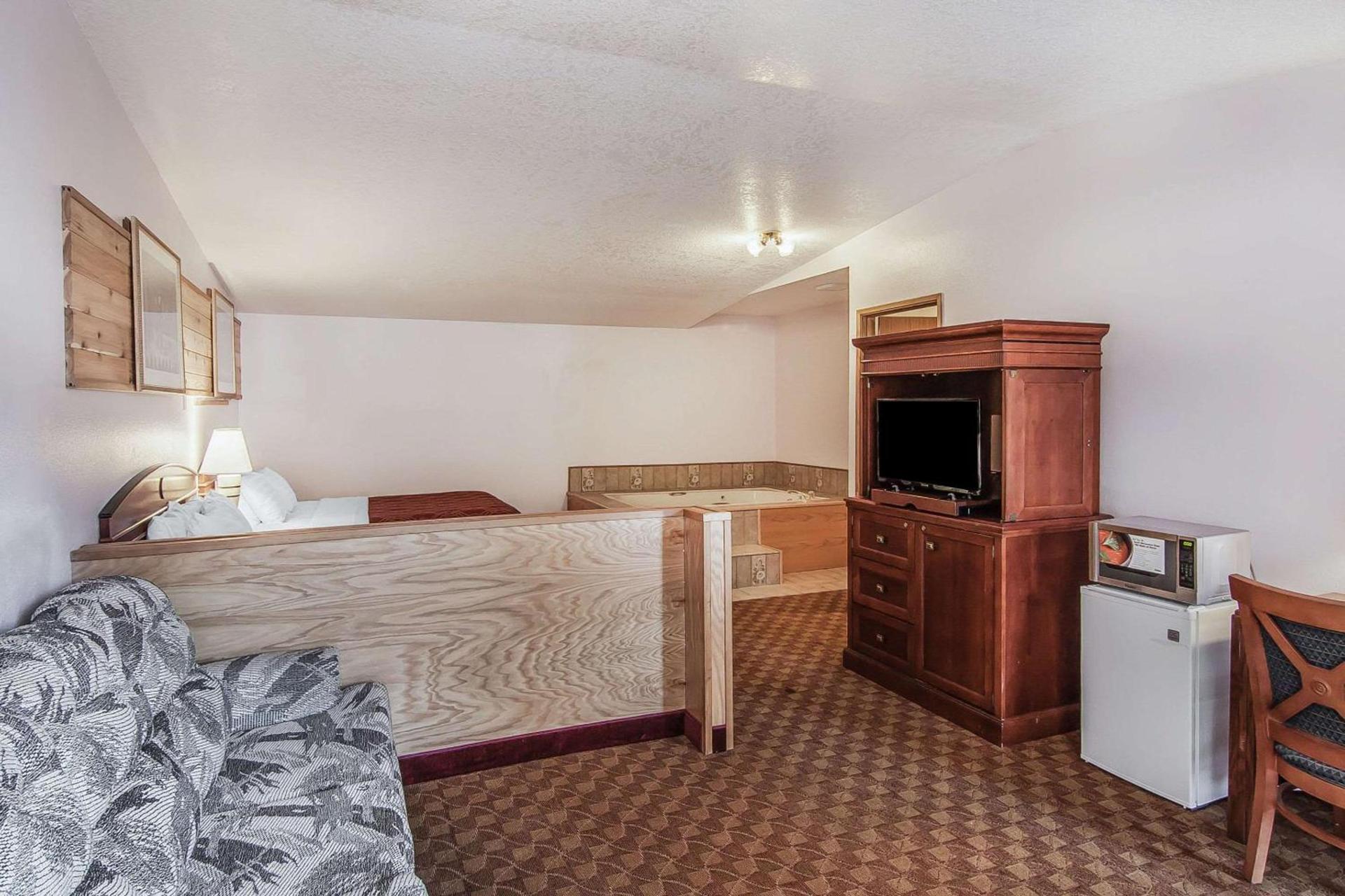 Econo Lodge Inn & Suites Madras photo 13