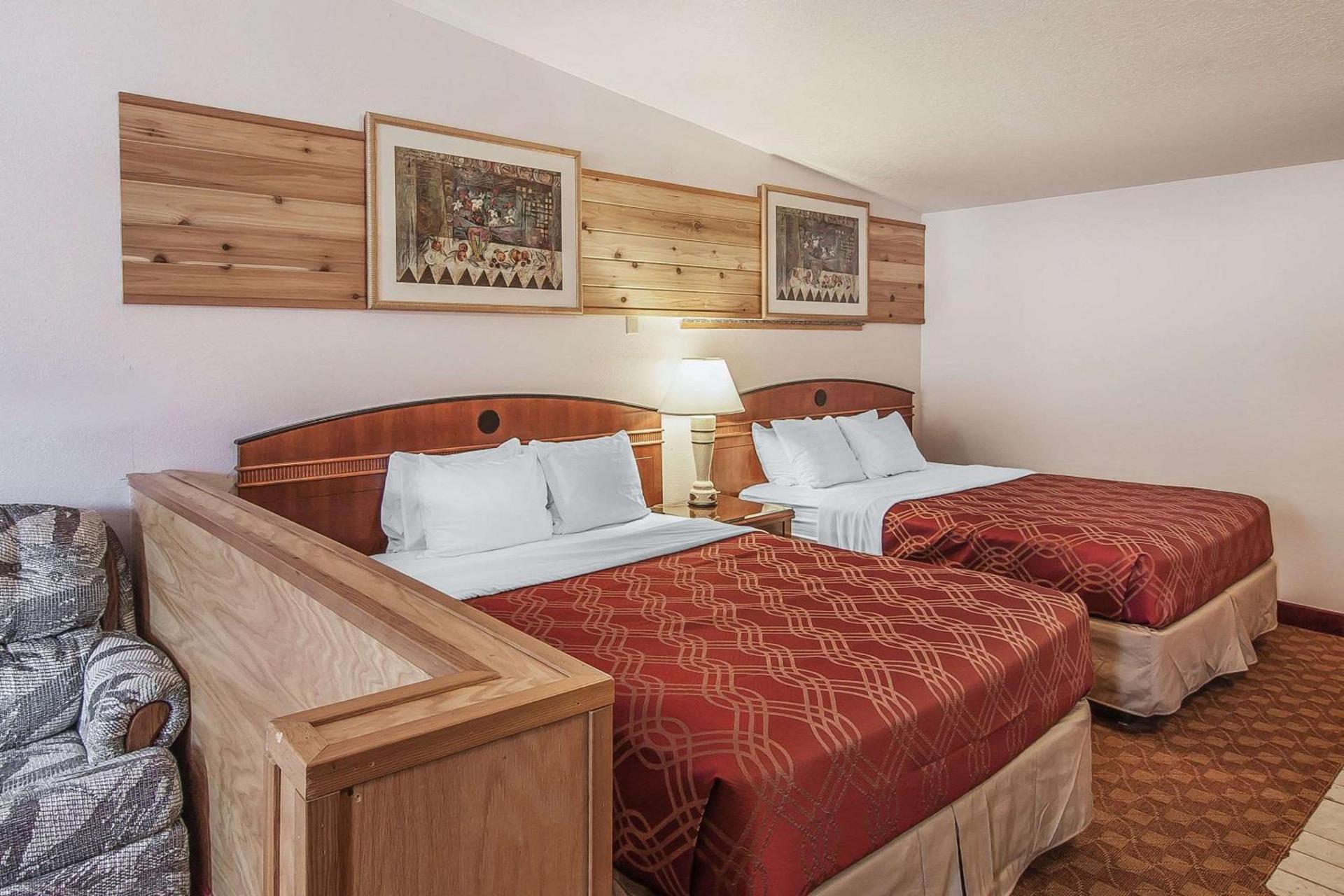 Econo Lodge Inn & Suites Madras photo 14