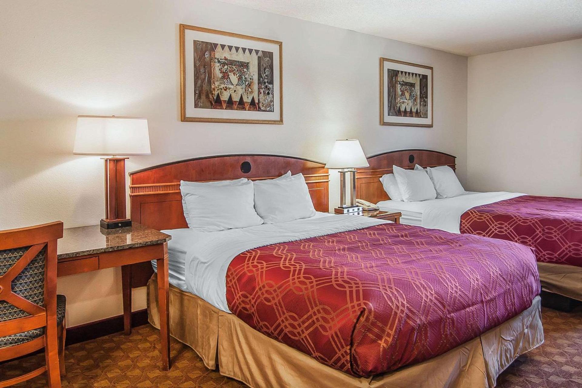 Econo Lodge Inn & Suites Madras photo 18