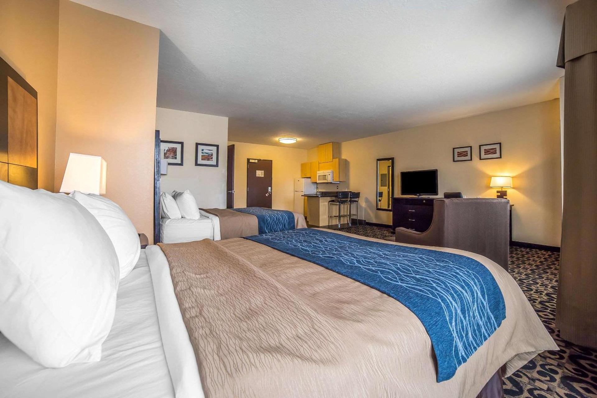 Comfort Inn Ballard-Roosevelt photo 21