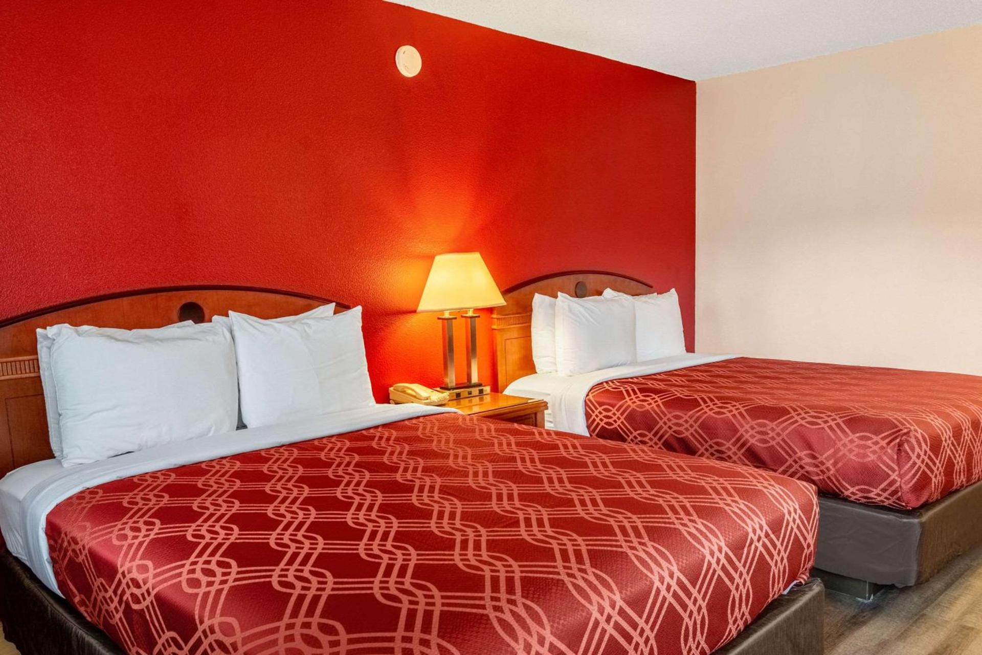 Econo Lodge Inn & Suites Madras photo 24
