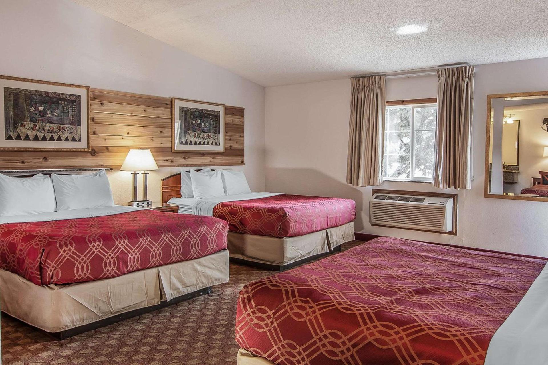 Econo Lodge Inn & Suites Madras photo 30