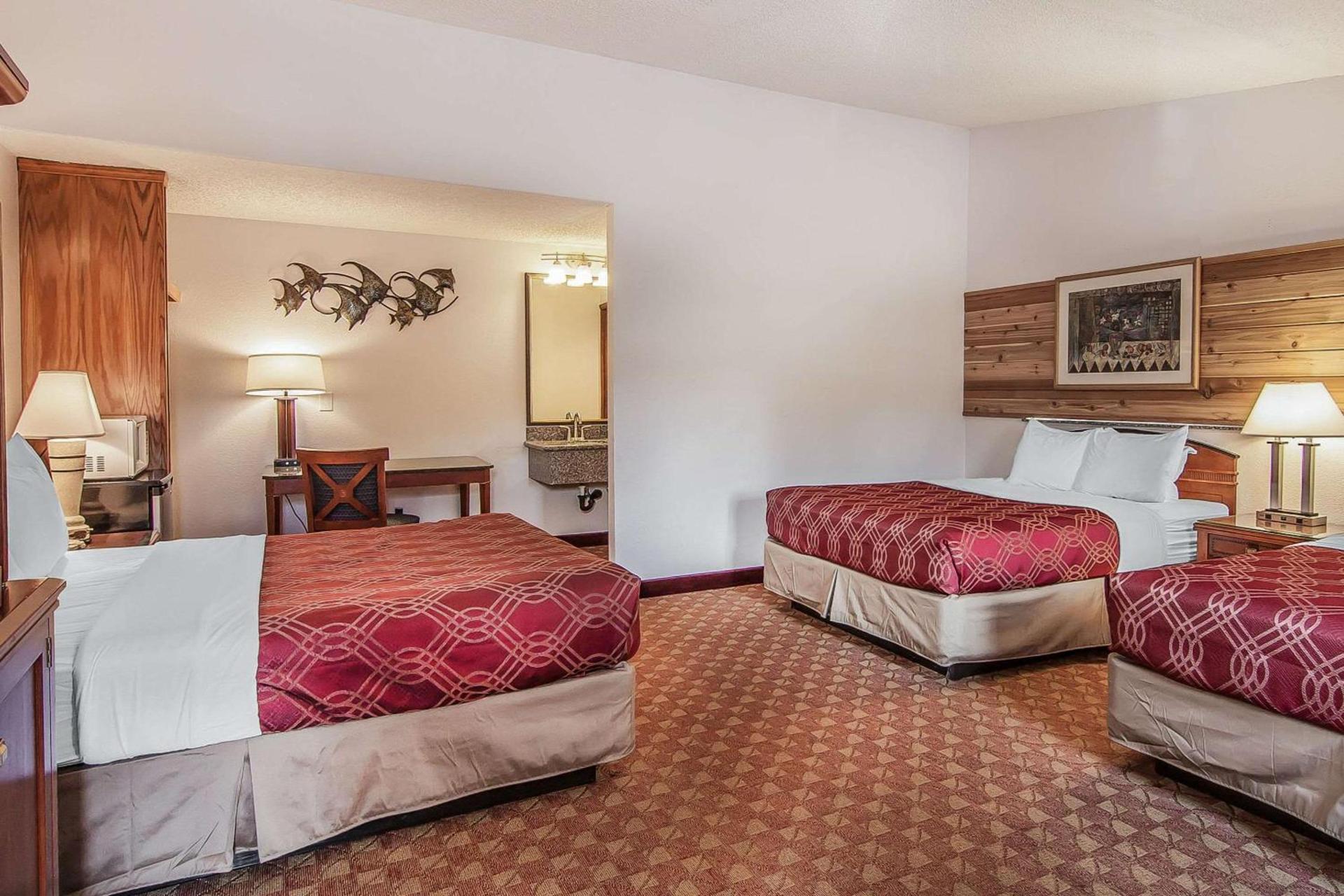Econo Lodge Inn & Suites Madras photo 31