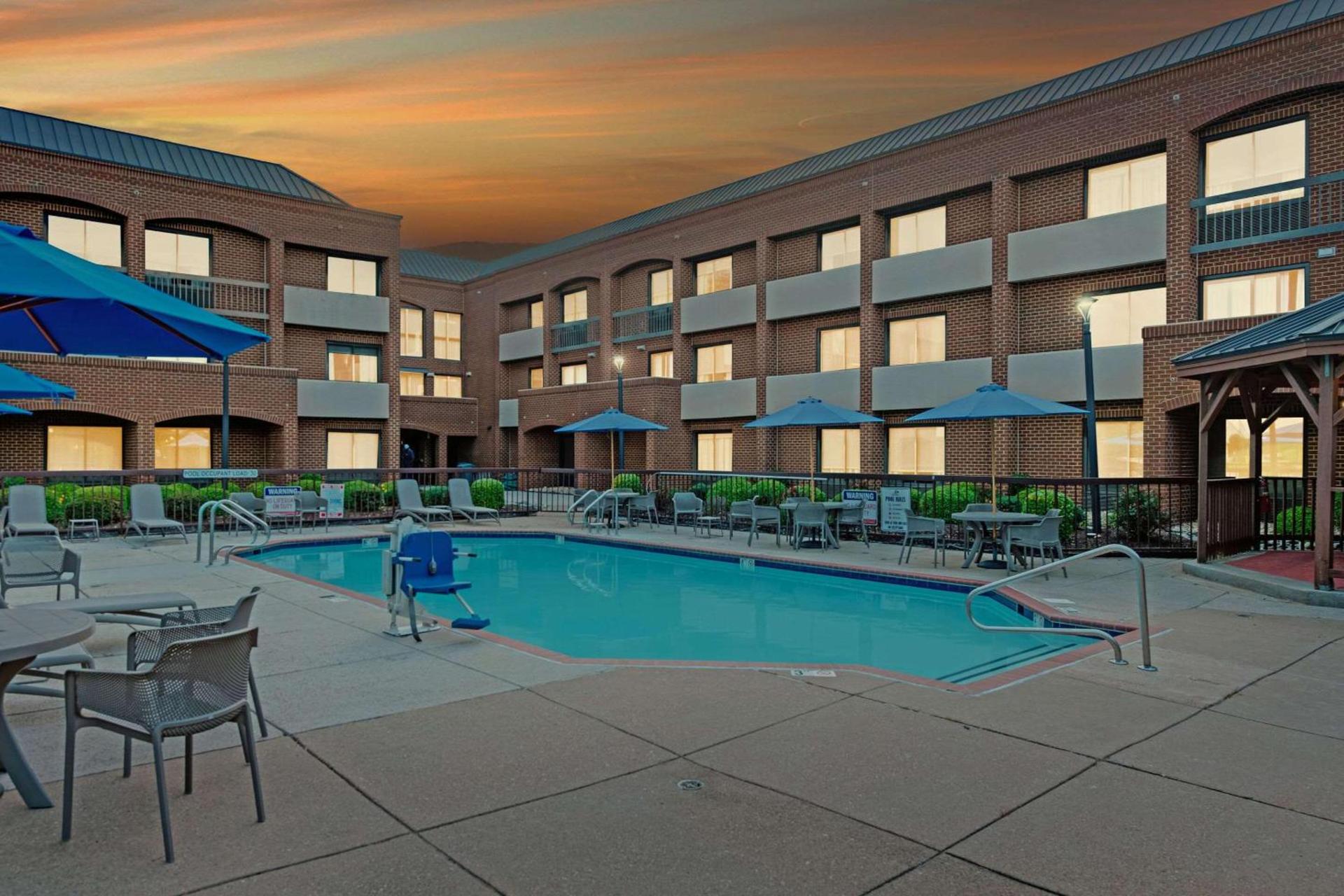 Comfort Suites Chesapeake - Norfolk photo 22