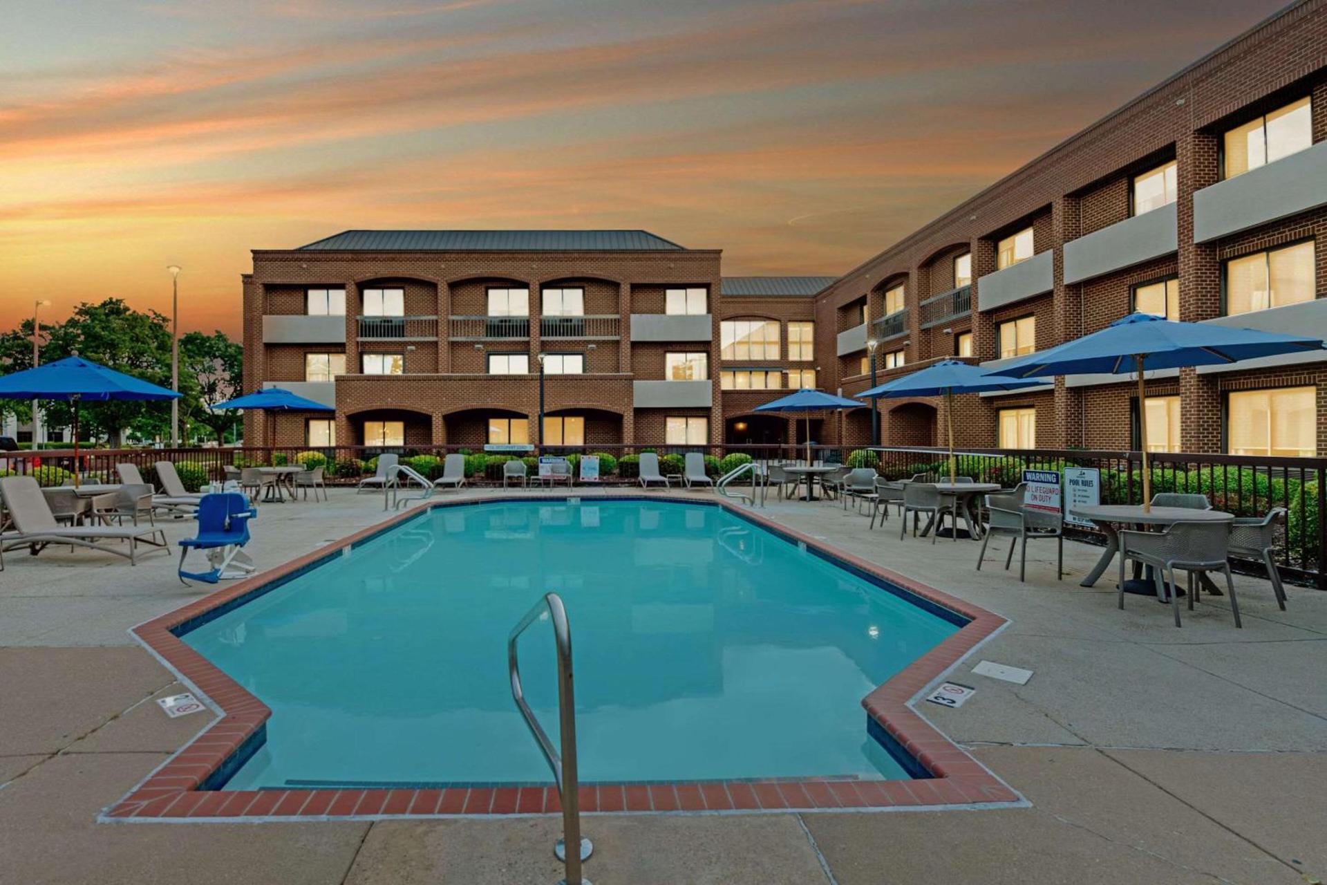 Comfort Suites Chesapeake - Norfolk photo 23