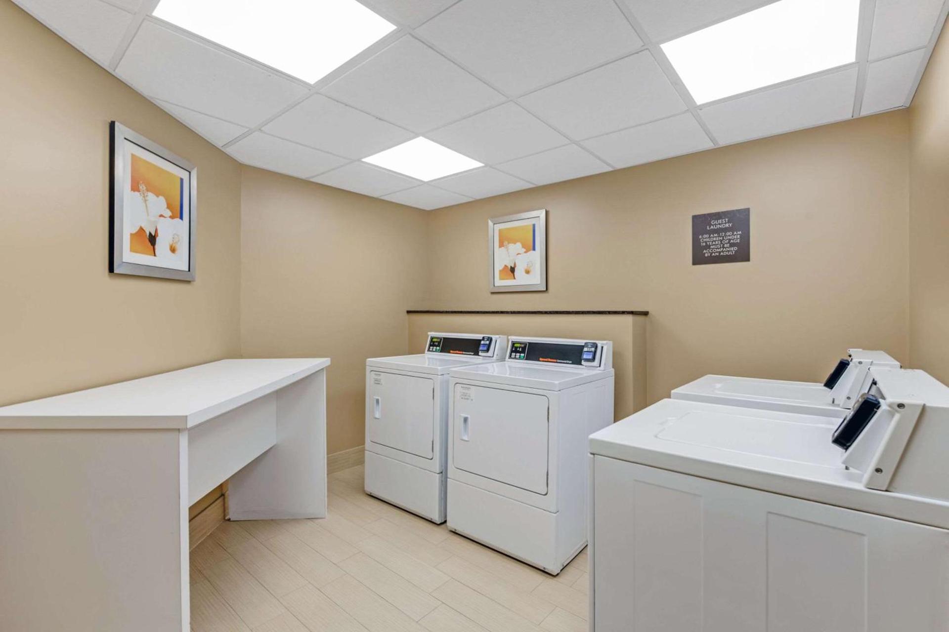 Comfort Suites Chesapeake - Norfolk photo 34