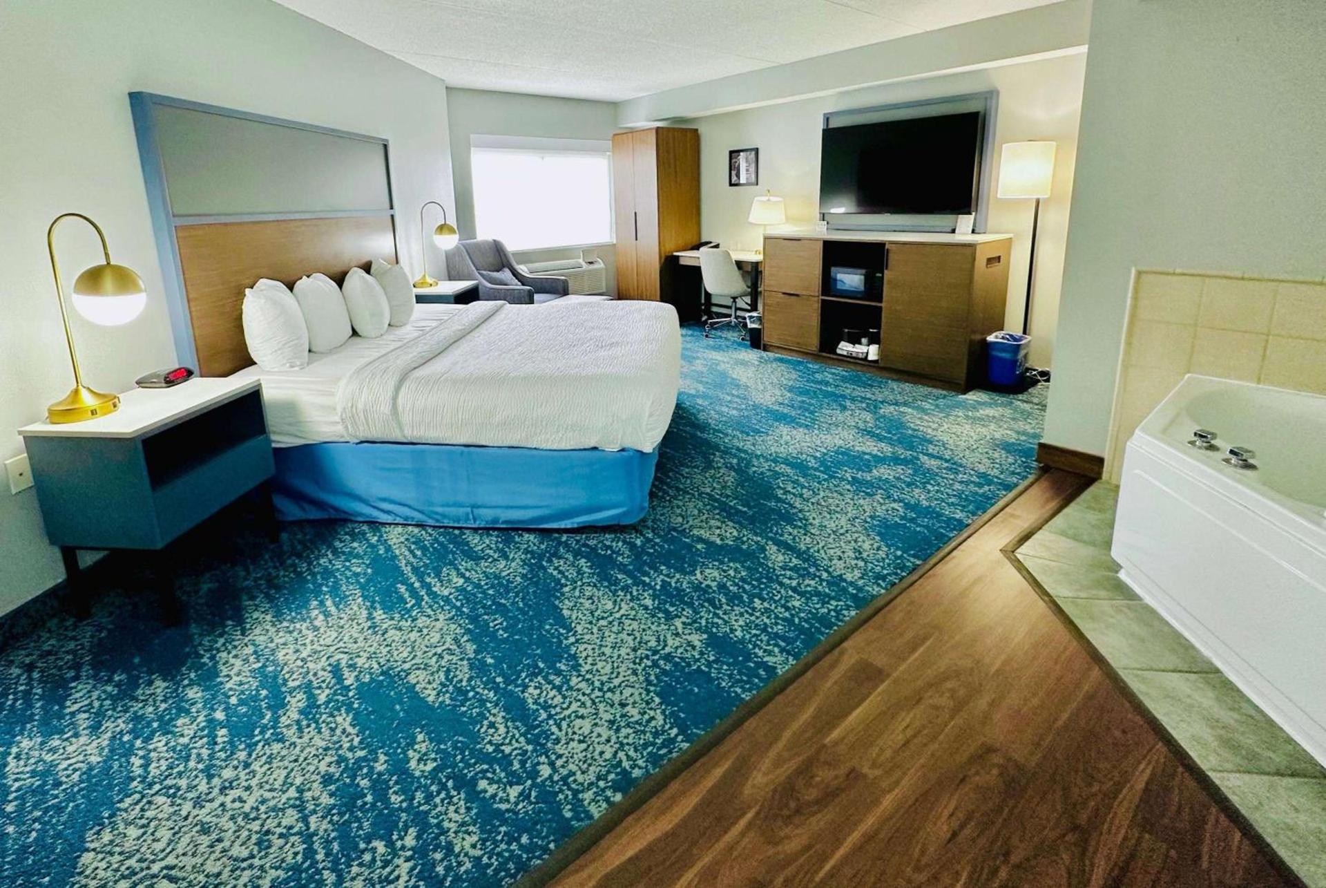 AmericInn by Wyndham Shakopee Near Canterbury Park photo 12