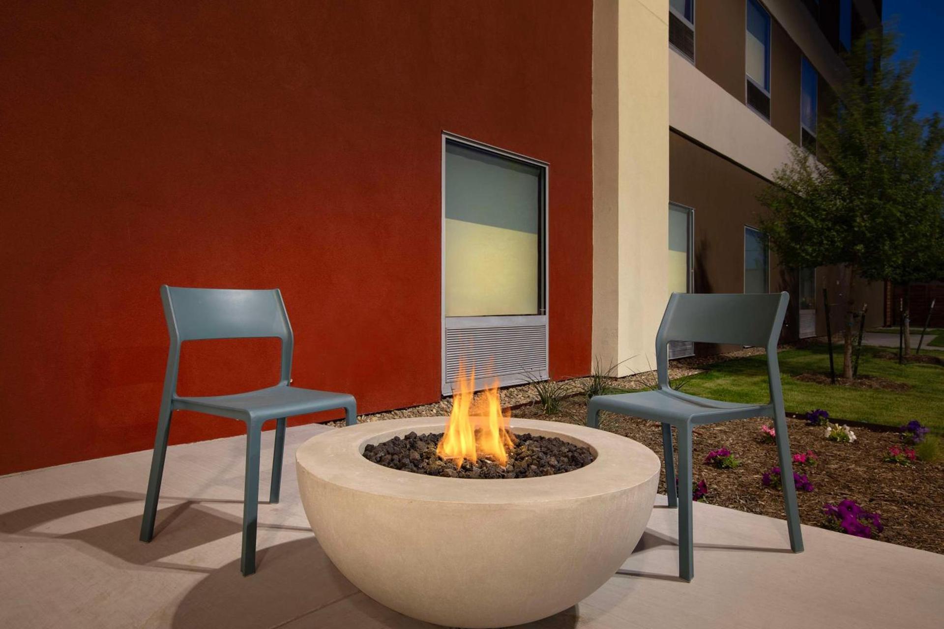Home2 Suites By Hilton Lubbock University photo 2