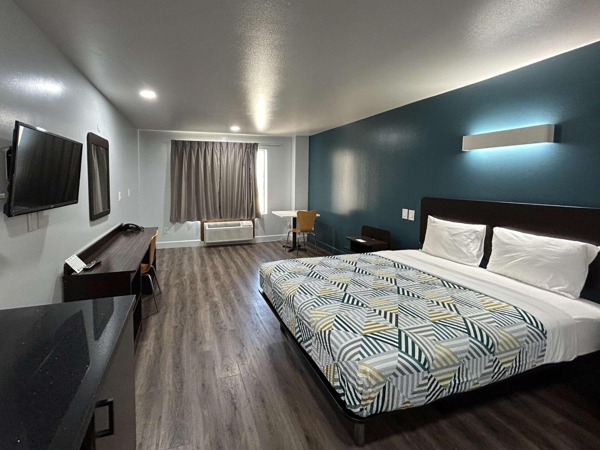 Studio 6 Suites Hesperia CA West Main Street I 15 photo 6