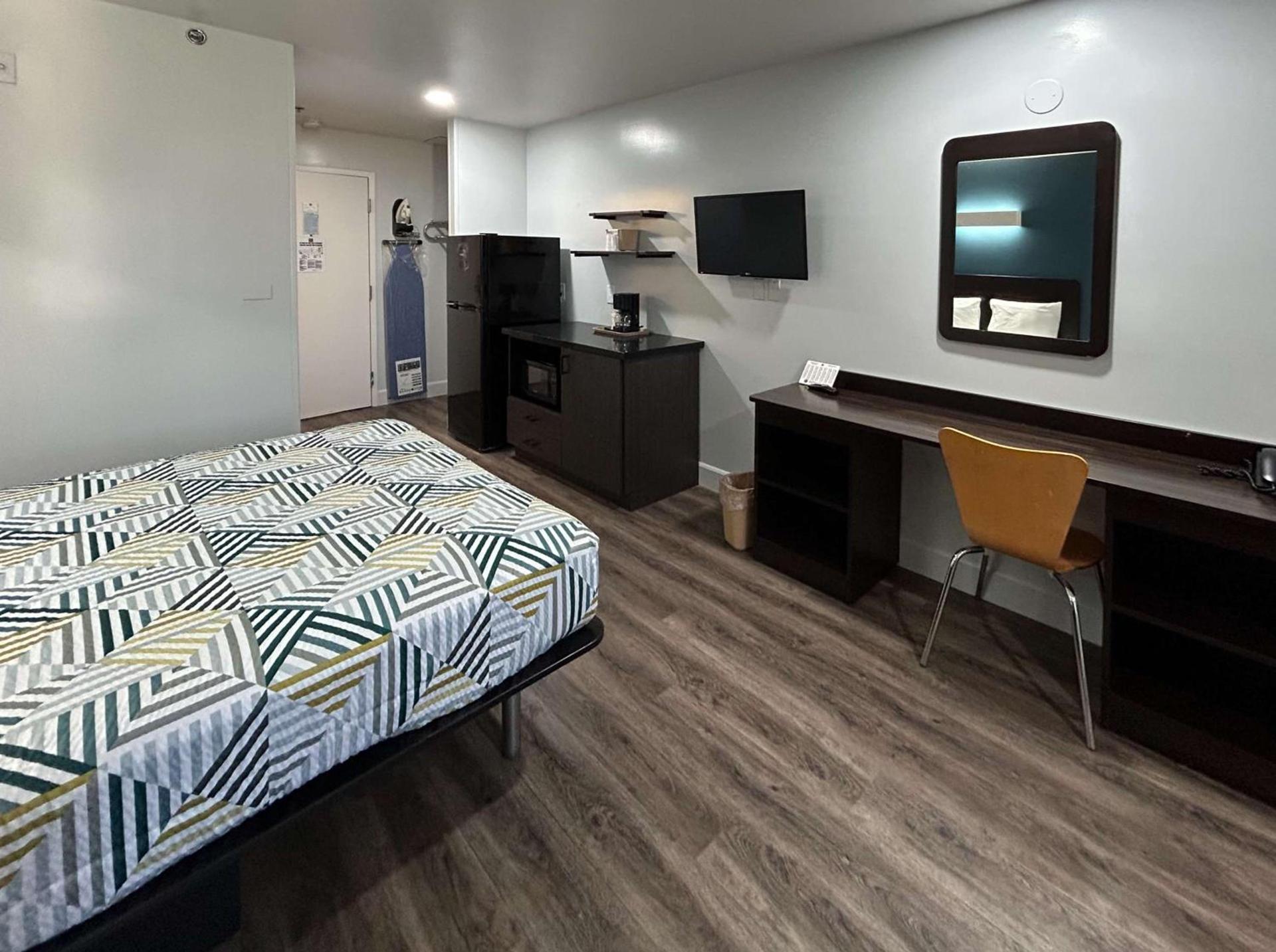 Studio 6 Suites Hesperia CA West Main Street I 15 photo 7