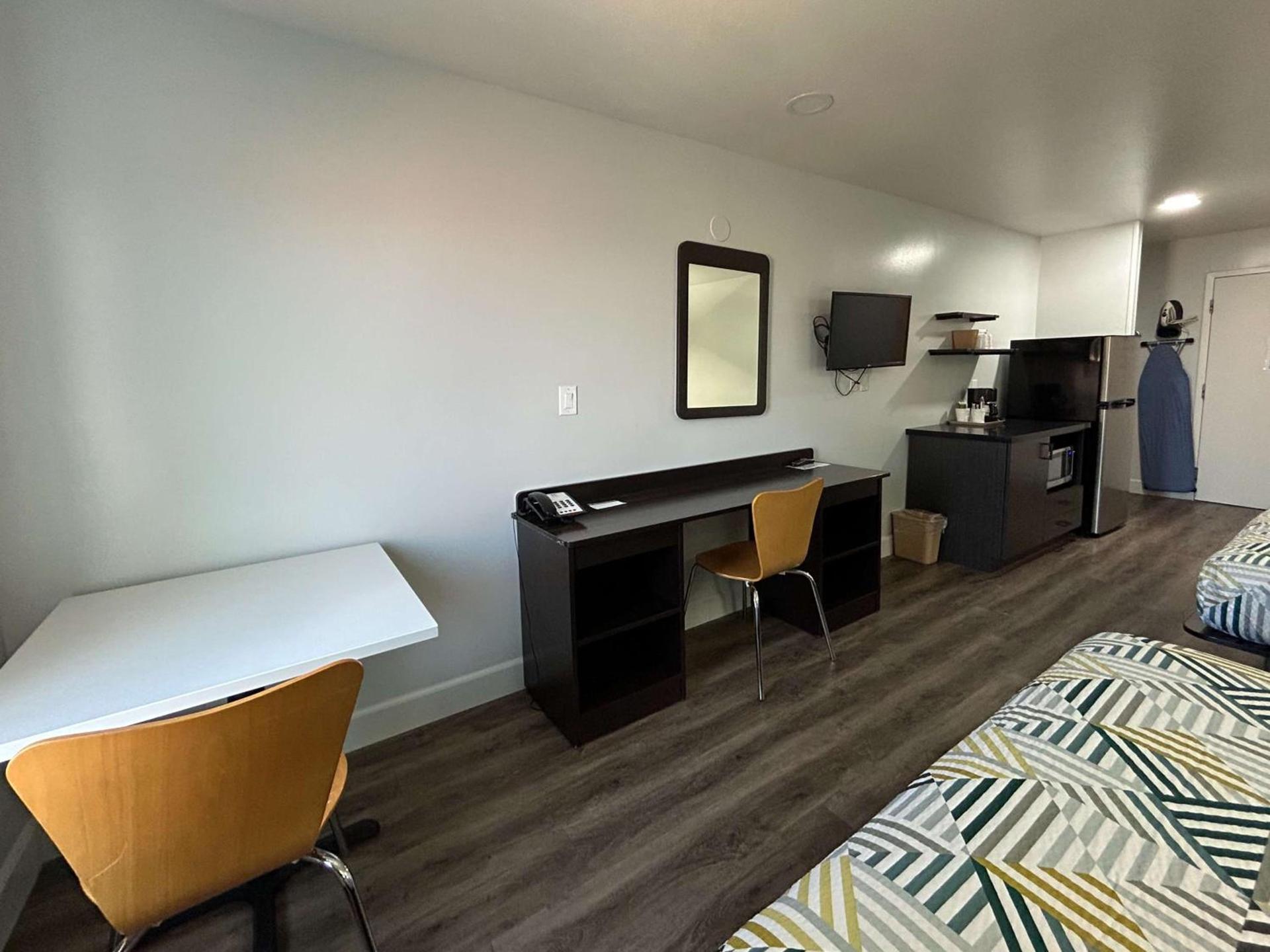 Studio 6 Suites Hesperia CA West Main Street I 15 photo 10
