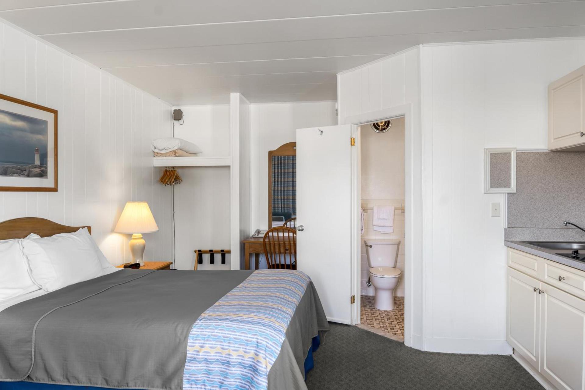 Lark Motel photo 25