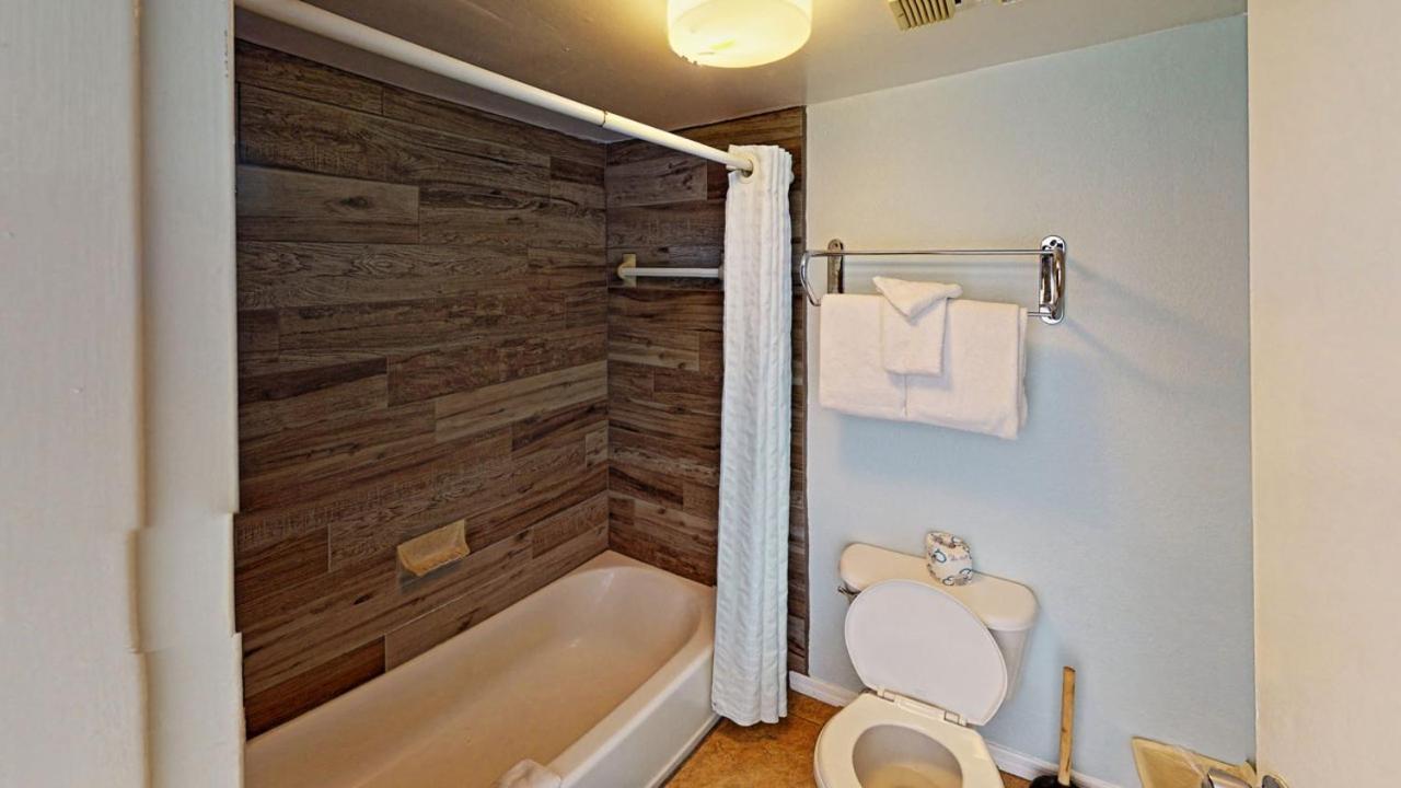 Island Inn Beach Resort photo 56