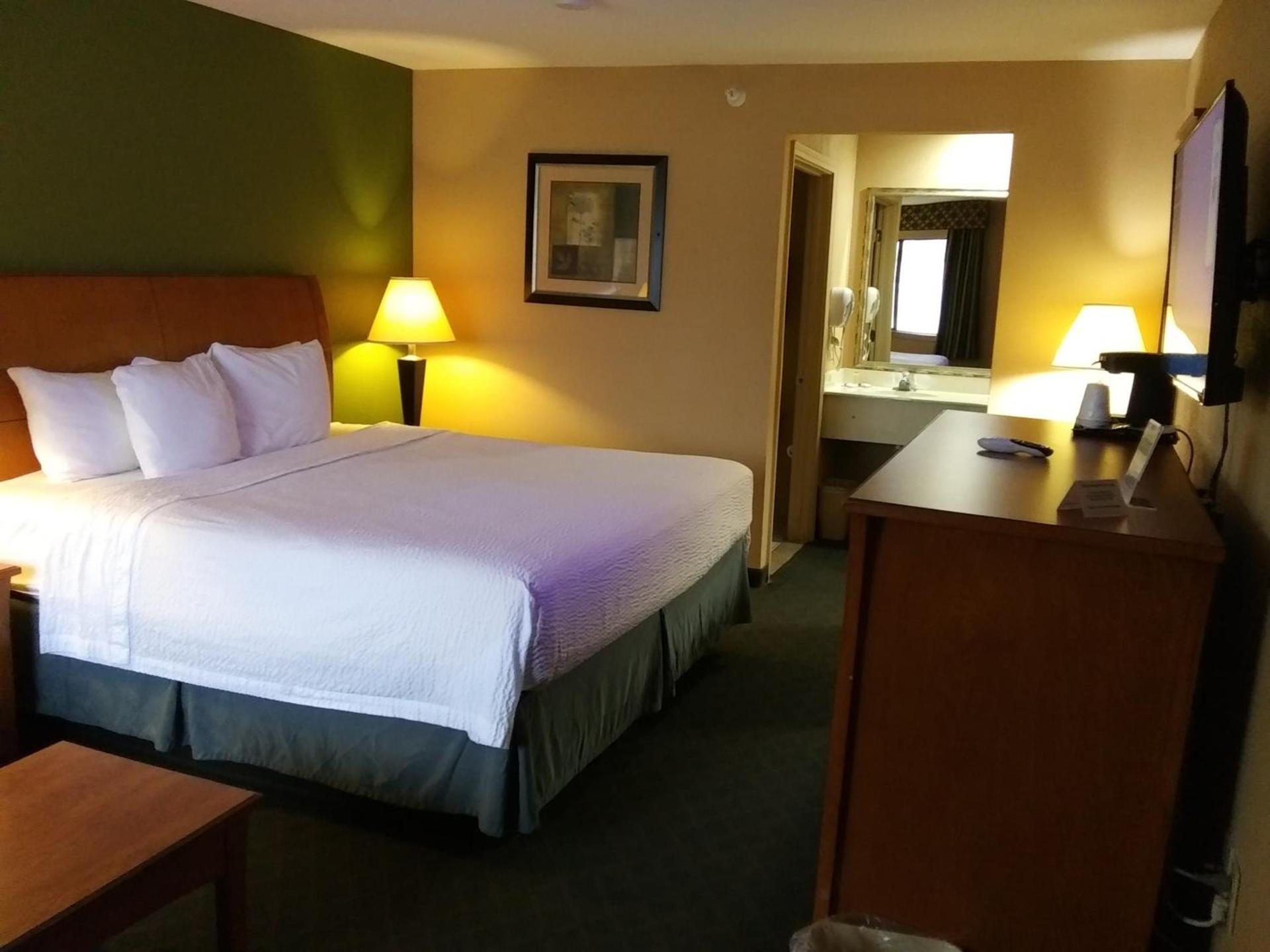 Hotel Blue Fairfield TX photo 17