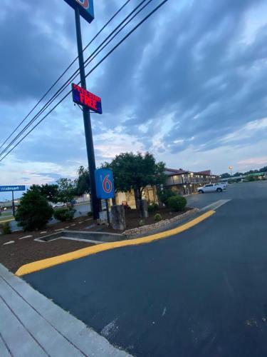 Motel 6 Manchester TN photo 9
