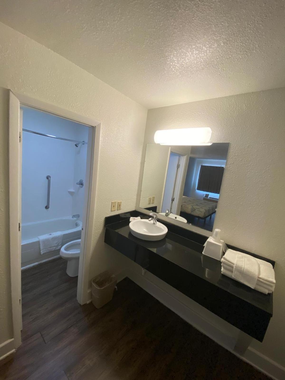 Motel 6 Manchester TN photo 14