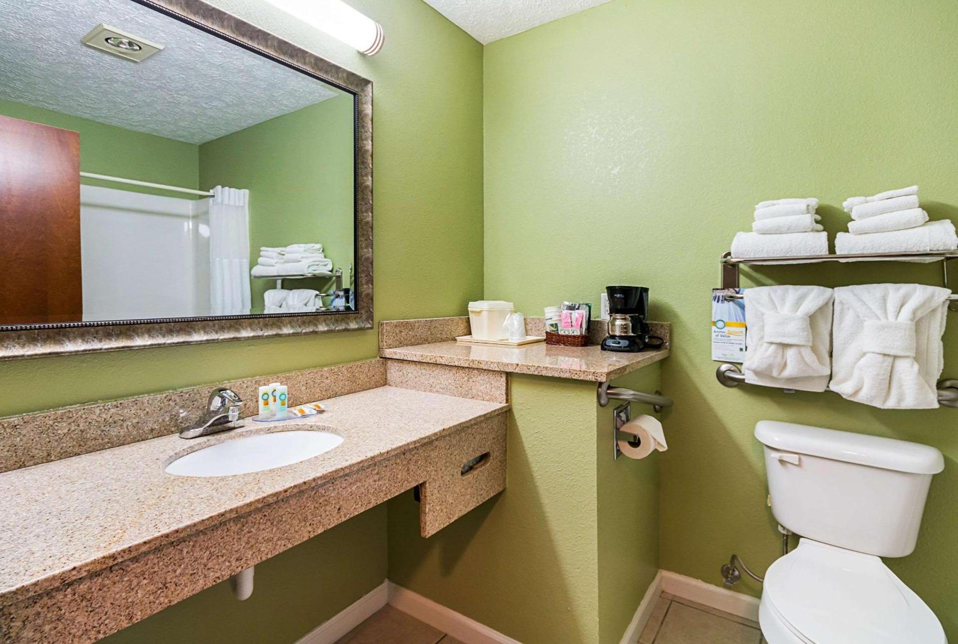 Quality Inn Weston photo 21