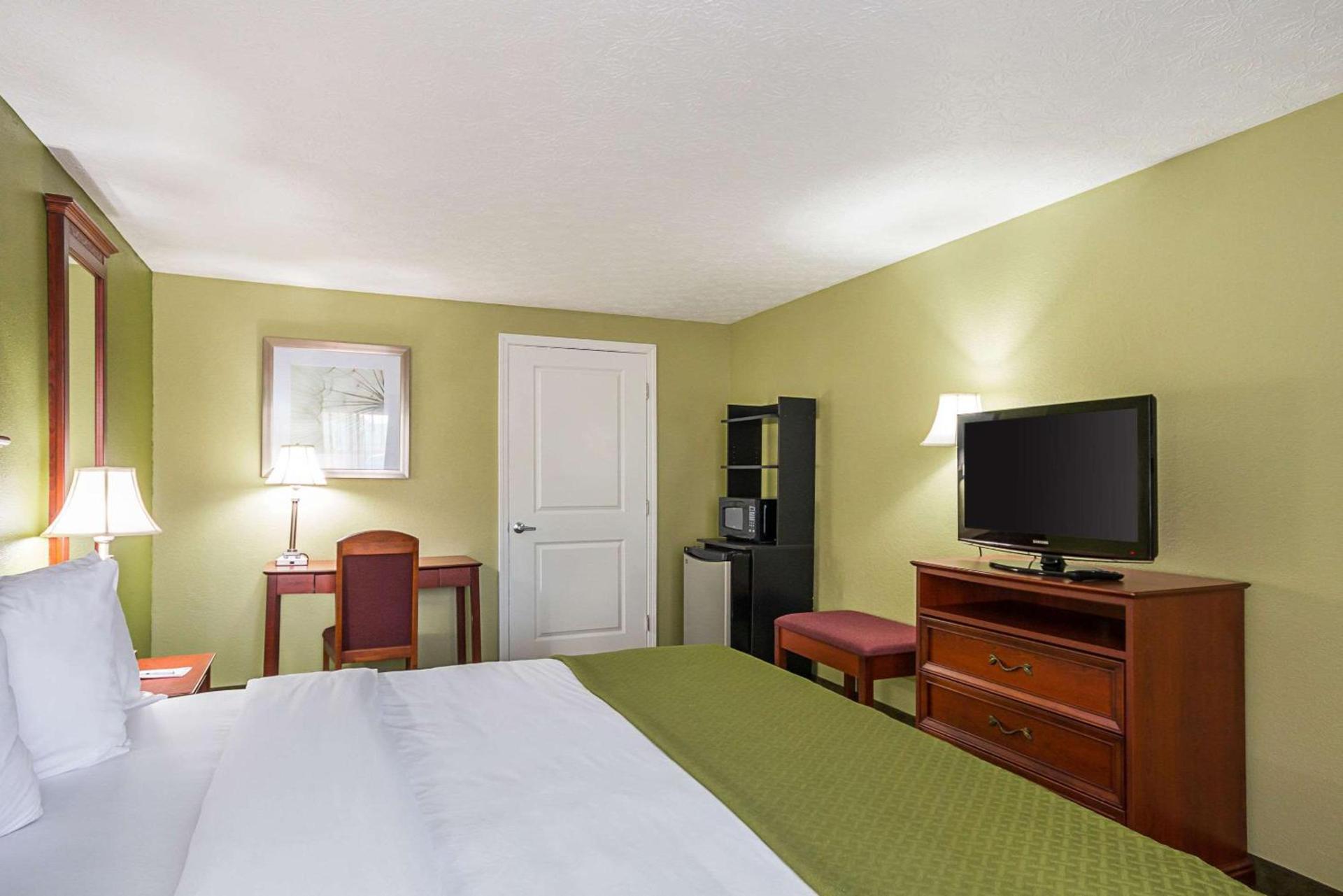 Quality Inn Weston photo 10