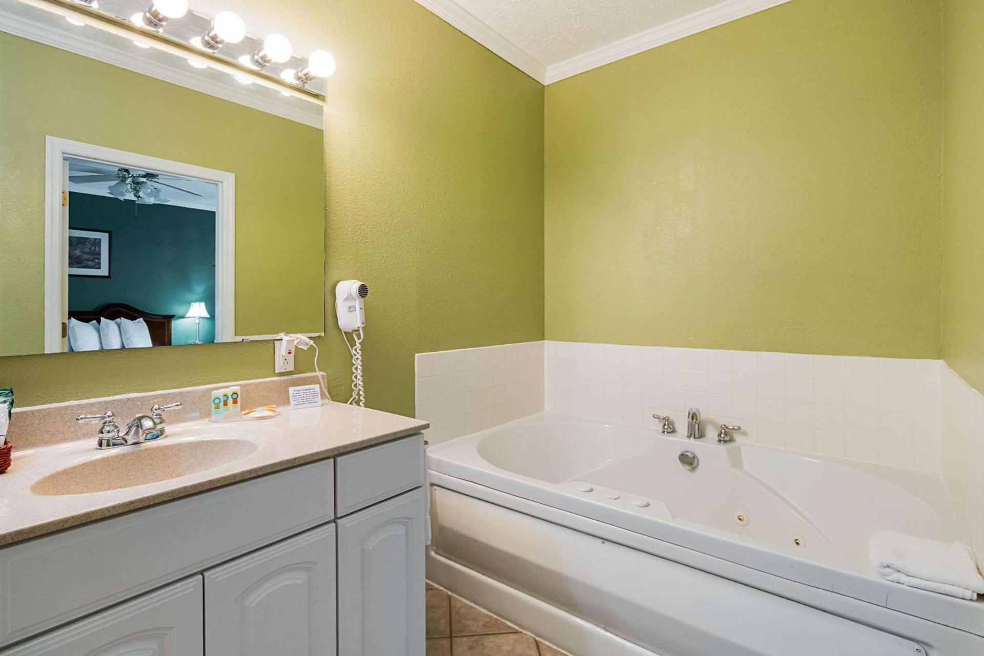 Quality Inn Weston photo 19