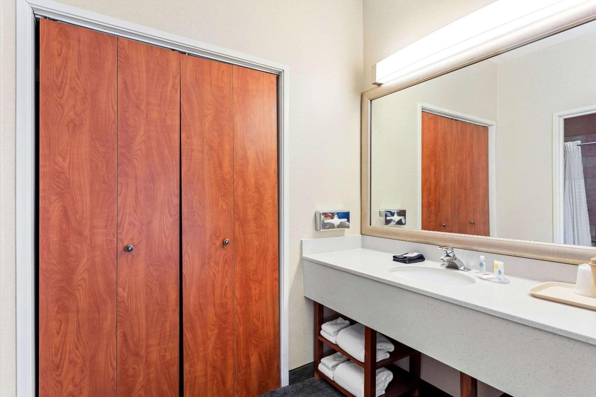 Comfort Inn & Suites I-25 near Spaceport America photo 32