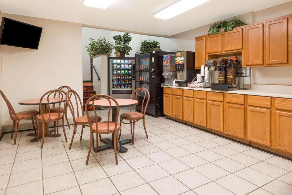 Quality Inn & Suites photo 7