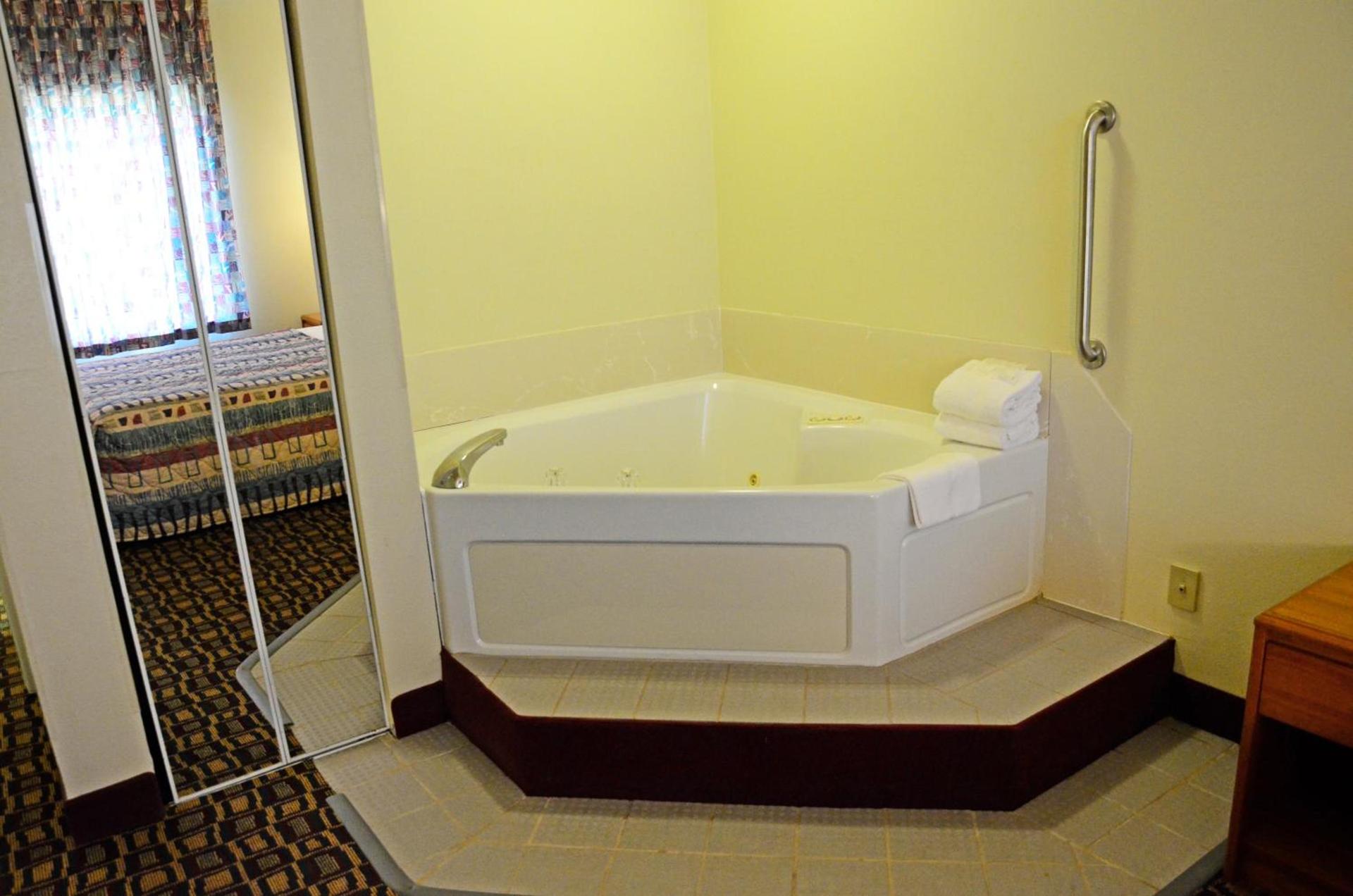 Budget Host Inn photo 5
